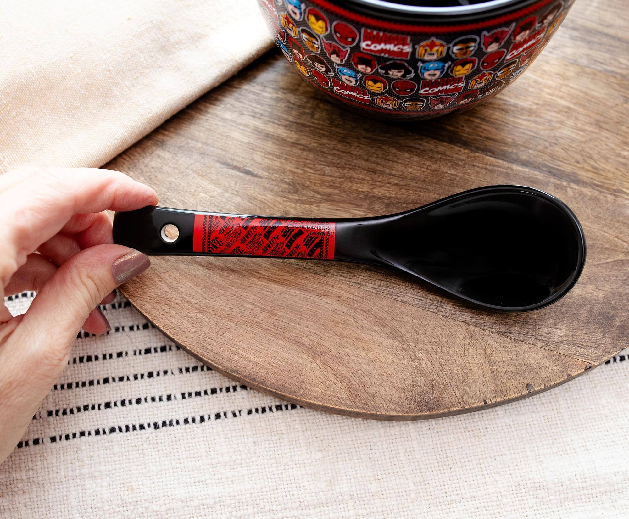 MERWEL COMICS I750  
L COMICS MARRE S Comes 11-50  
HAWKET H I E  
OVA I  
NKET