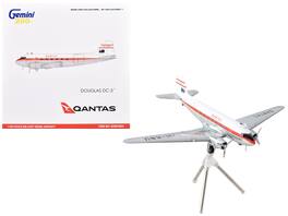 GeminiJets - Douglas DC-3 Commercial Aircraft Qantas Airways (VH-EBU) Stripes Gemini 200 Series 1/200 & Airplane - White with Red