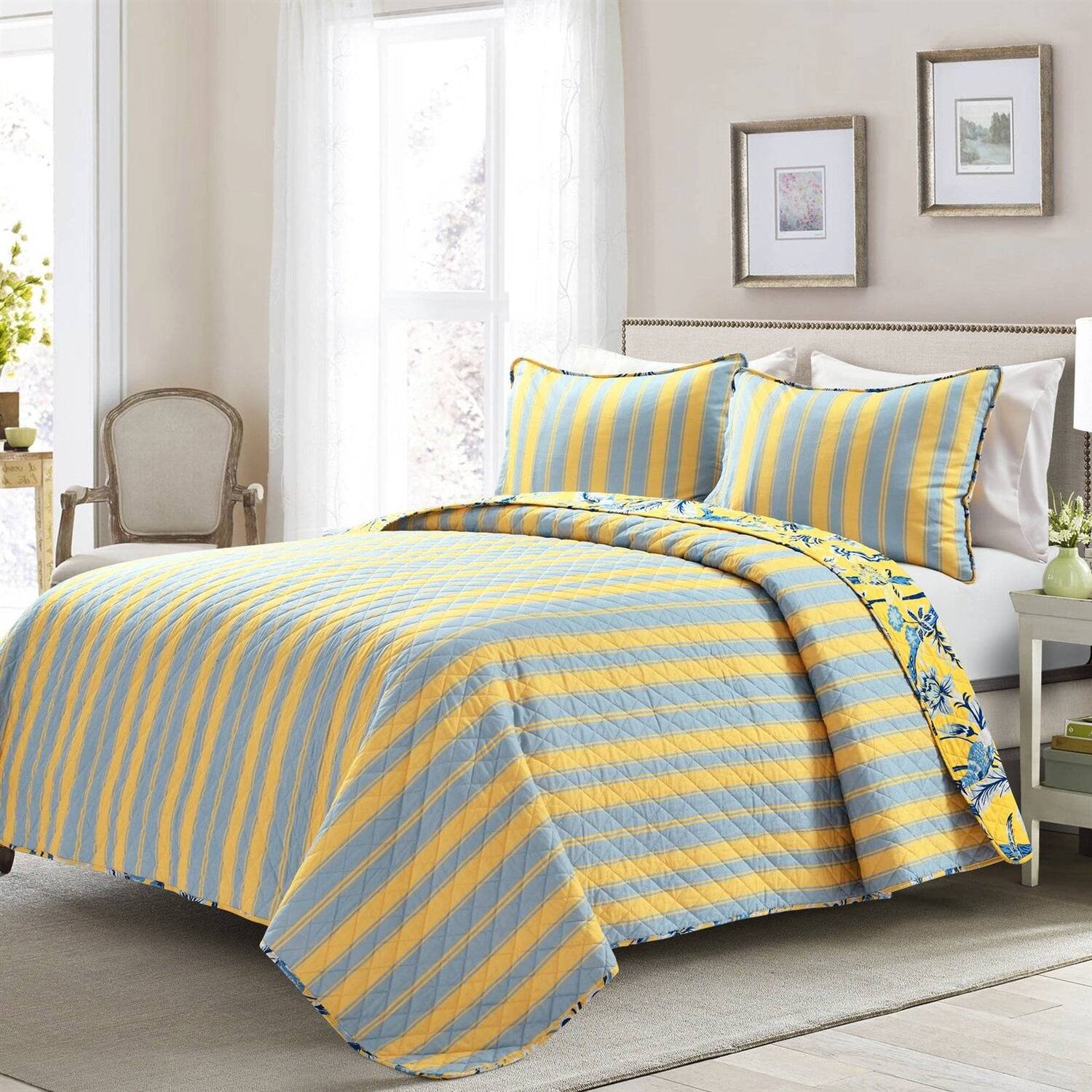 Left. Hivvago - King Size Lightweight Peacocks Polyester Quilt Set Yellow Blue - Yellow Blue.