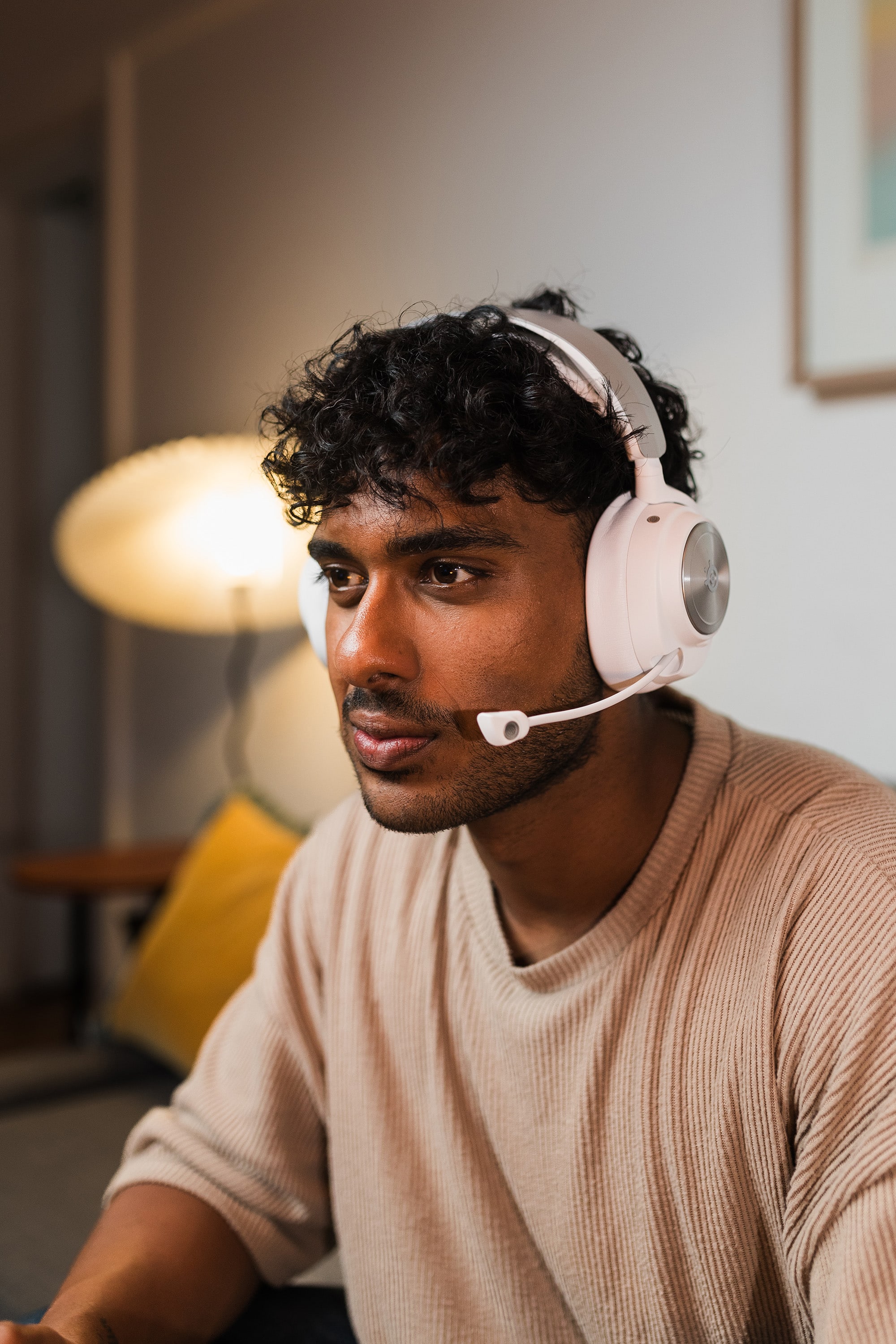 Alt View 16. SteelSeries - Arctis Nova Pro Wireless Multi Gaming Headset for PS5, PS4, PC, Switch - White.