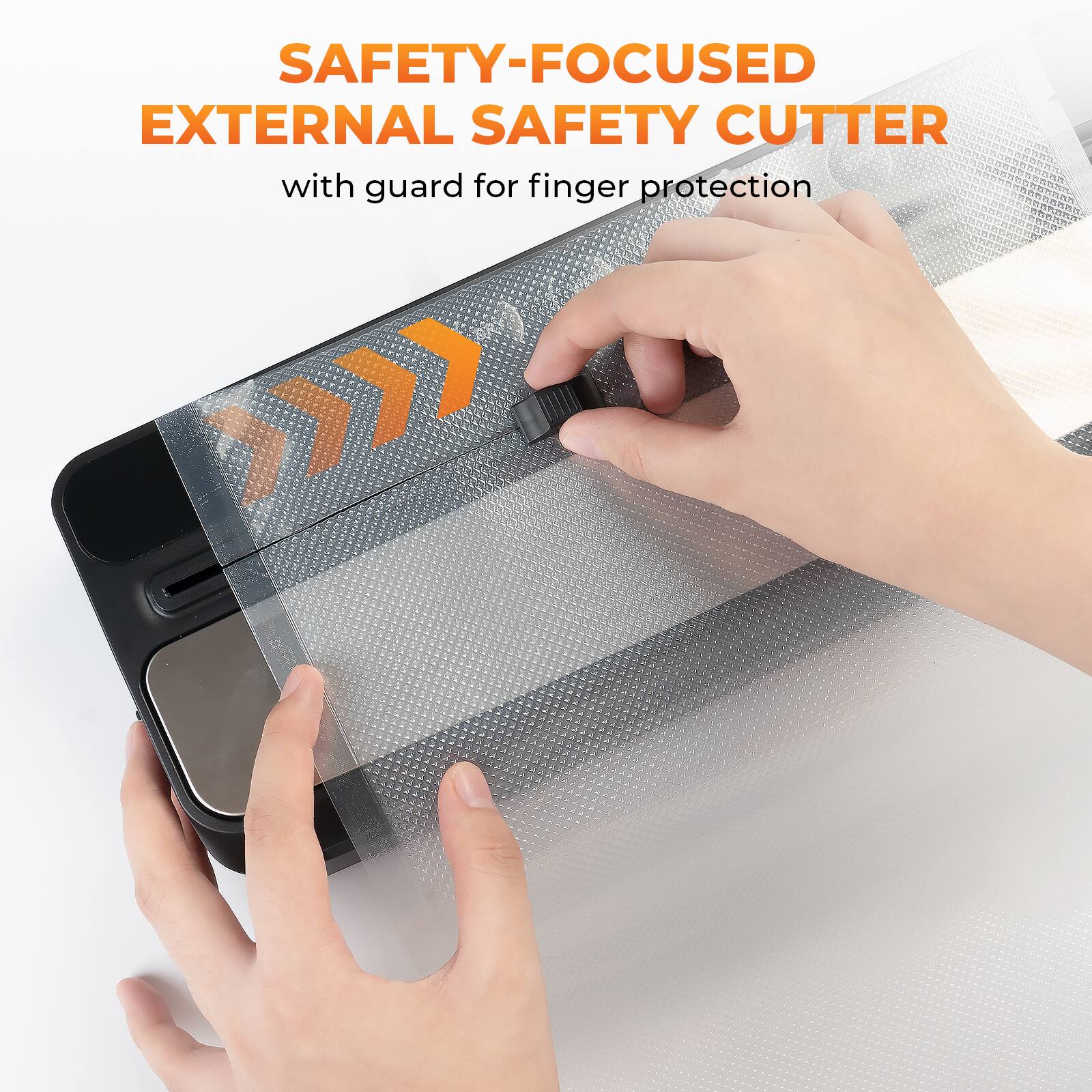 SAFETY-FOCUSED  
EXTERNAL SAFETY CUTTER  
with guard for finger protection