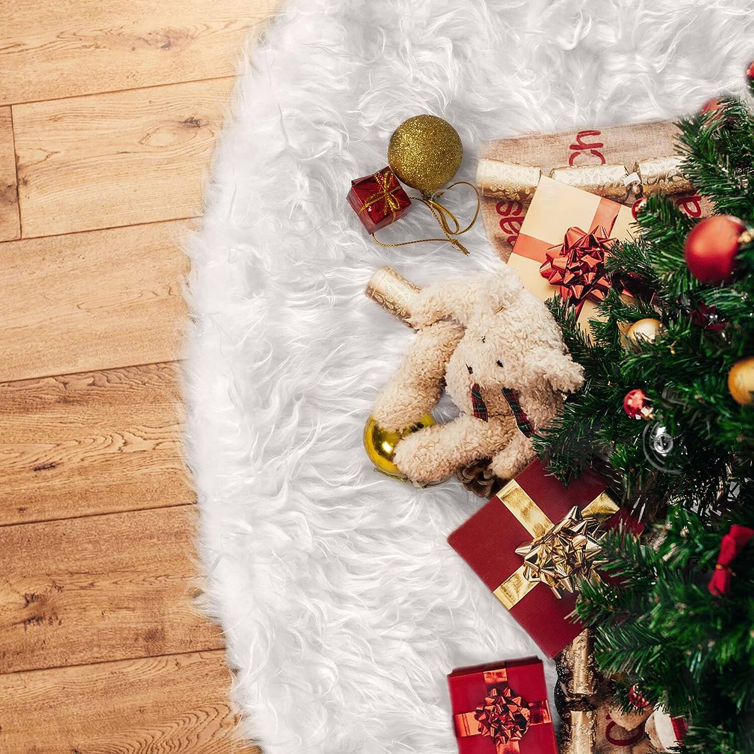 Angle. MOVSSOU - Christmas Tree Skirt Plush Collar Xmas Tree Skirt Christmas Decorations Holiday Tree Ornaments Tree Decoration - white.