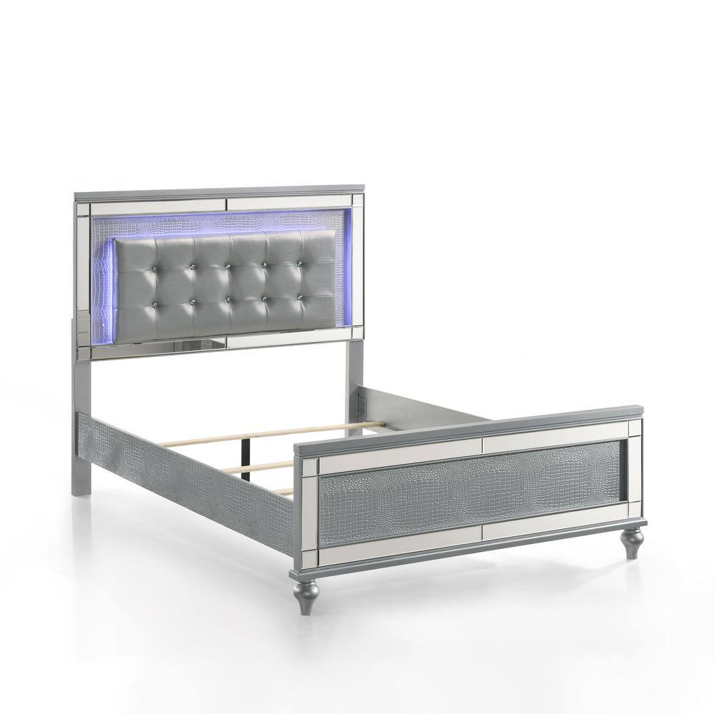 Back. New Classic Furniture - Furniture Contemporary Solid Wood 4/6 Full Bed in Silver - Silver.