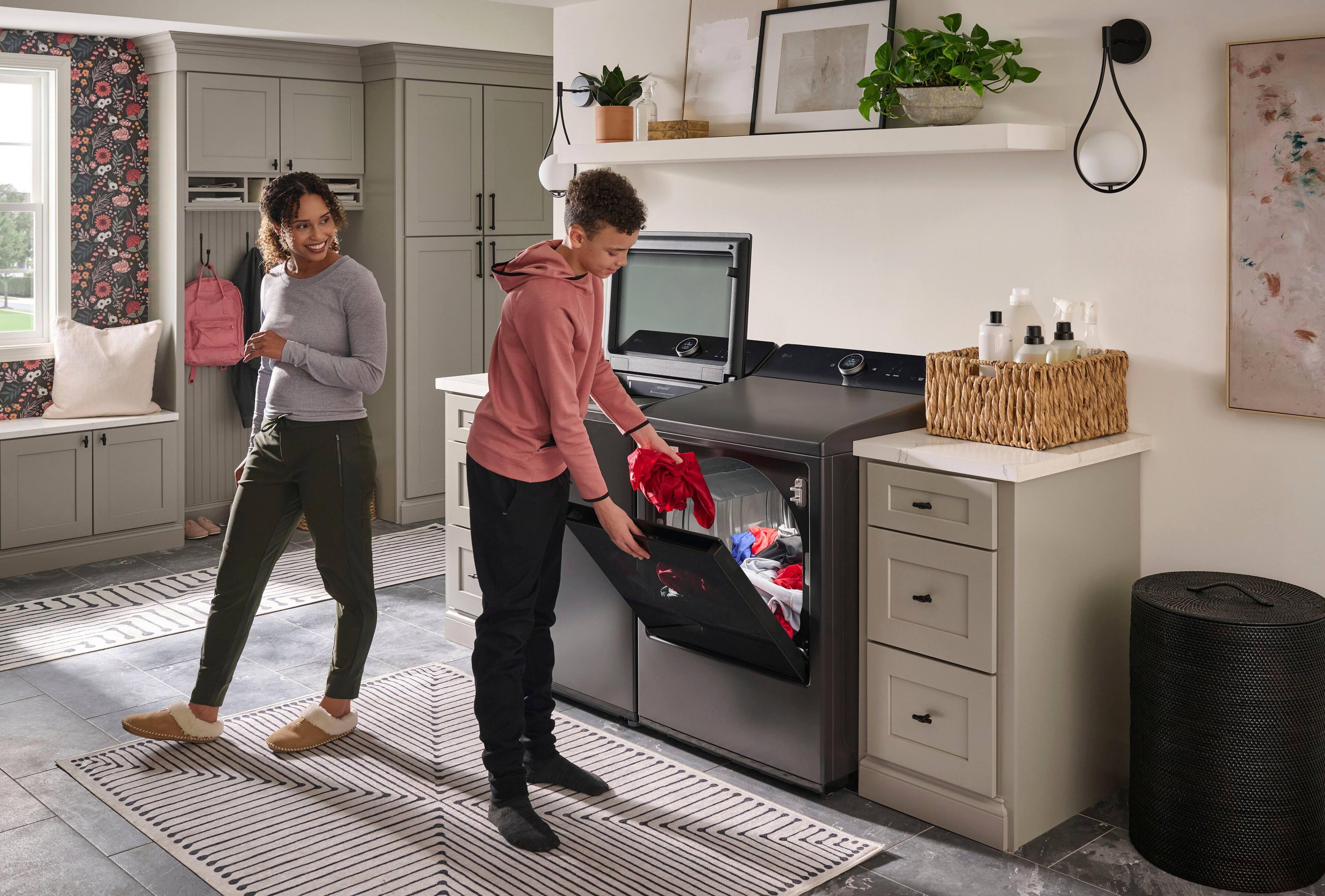 Alt View 29. LG - 7.3 Cu. Ft. Smart Electric Dryer with Steam and EasyLoad Door - Matte Black.