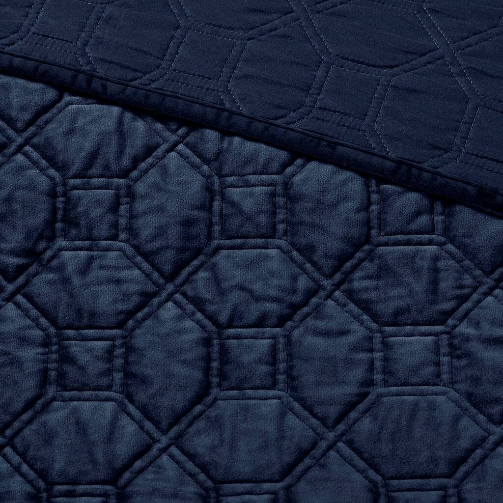 Alt View 5. Gracie Mills - Gracie Mills Gayle 3-Piece Casual Geometric Velvet Quilt Set - Navy.