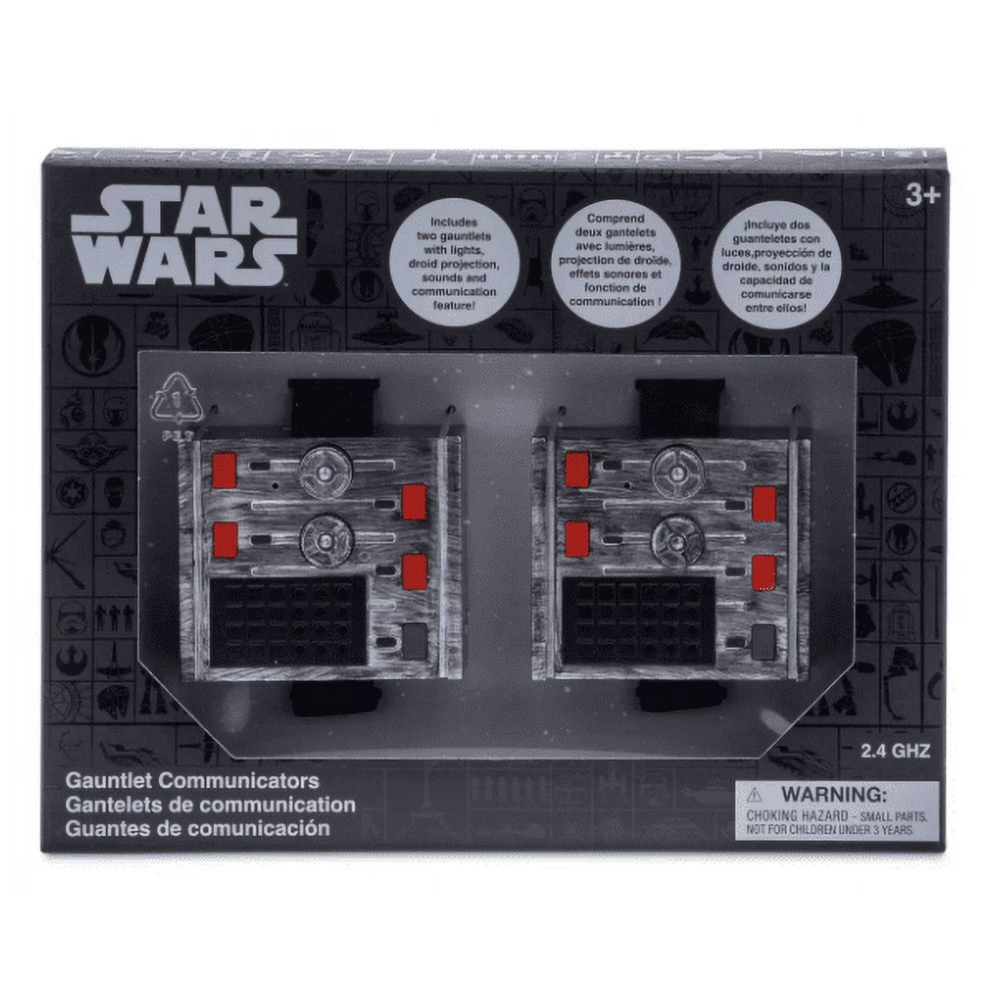 STAR WARS Includes two gauntlets with lights, droid projection, sounds and communication feature! Comprend deux gantelets avec lumières, projection de droïde, effets sonores et fonction de communication. Incluye dos guantes con luces, proyección de droide, sonidos y la capacidad de comunicarse entre ellos! 3+ Gauntlet Communicators Gantelets de communication Guantes de comunicación 2.4 GHZ WARNING: CHOKING HAZARD SMALL PARTS NOT FOR CHILDREN UNDER 3 YEARS