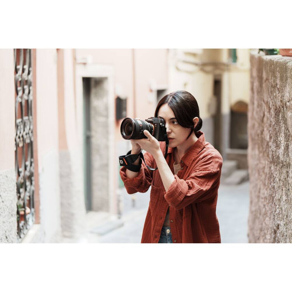 Alt View 6. Sony - Sony FE 16-35mm f/2.8 GM II Wide Angle Zoom Lens Bundle + Filter Kit + Cap Keeper + Cleaning Kit Accessories - Black.