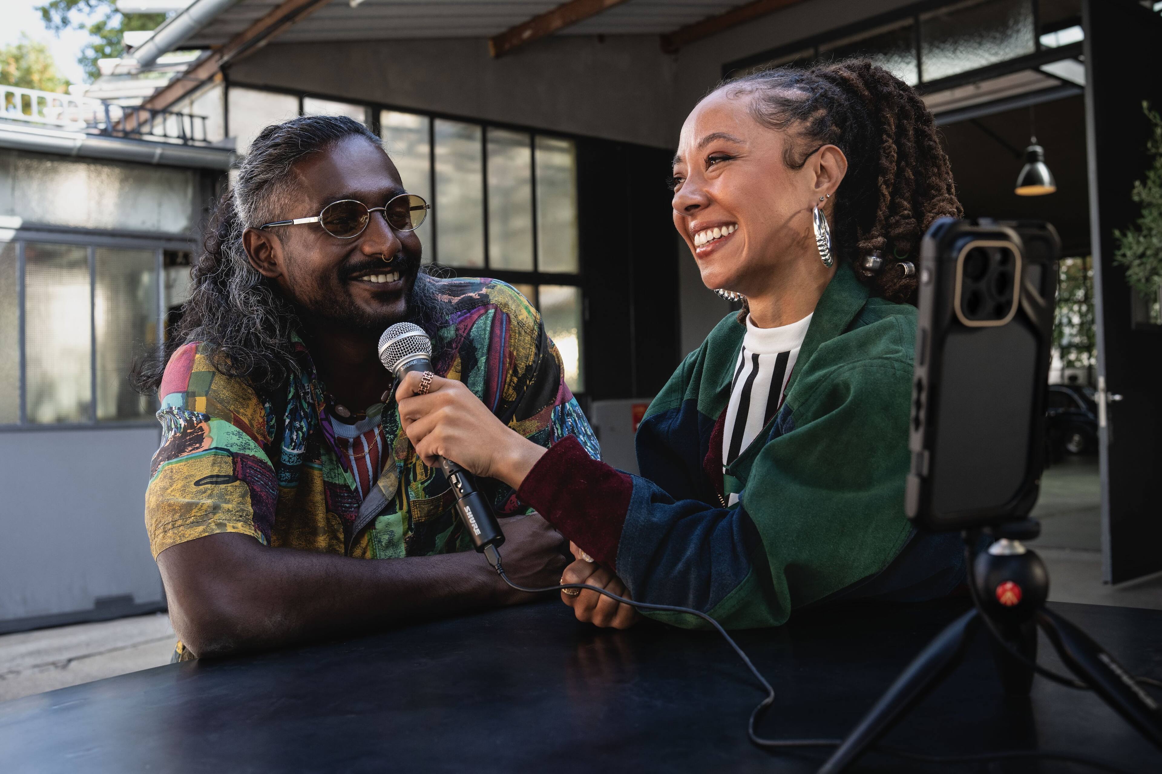 Alt View 4. Shure - MVX2U Gen 2 Digital Audio Interface - Black.