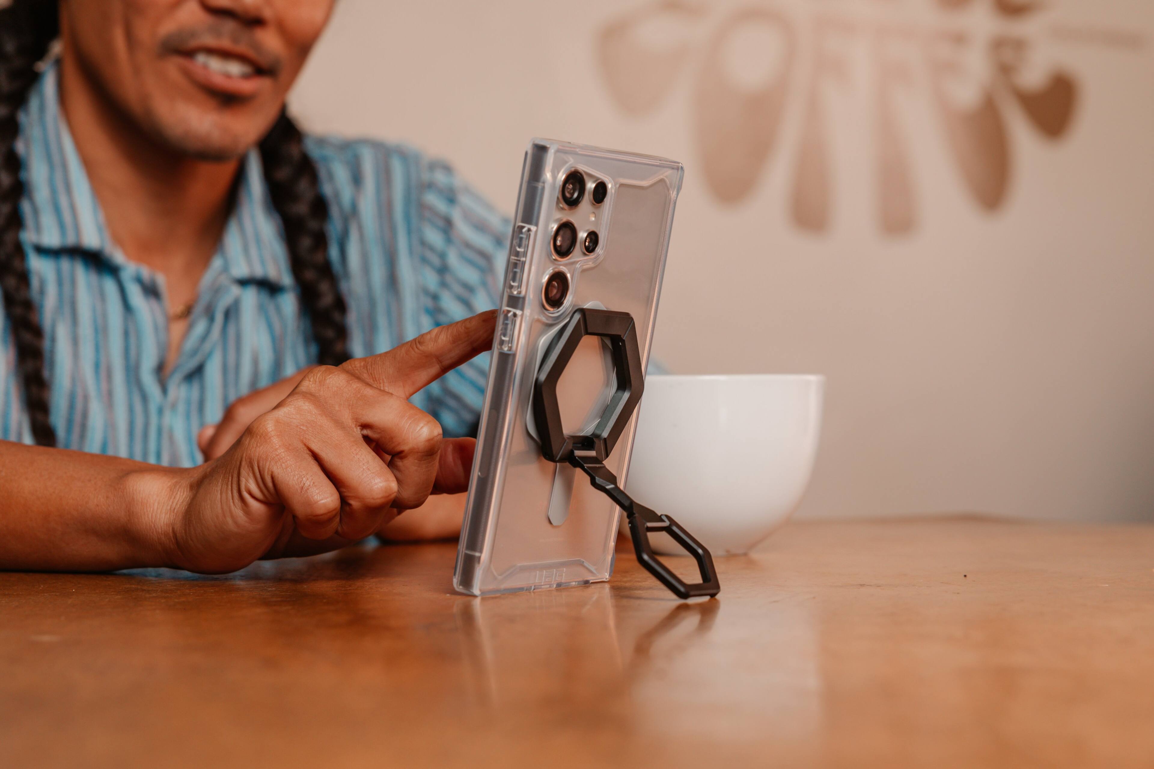 Alt View 20. UAG - Magnetic Ring Stand - Black.