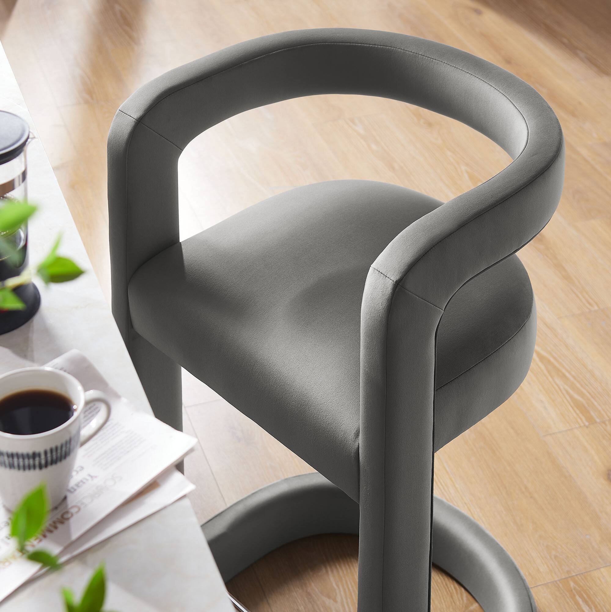 The text in the image appears to be:

"Yoar 2ORCECONNEWY"

It seems to be a mix of letters and numbers, possibly a brand or product name.