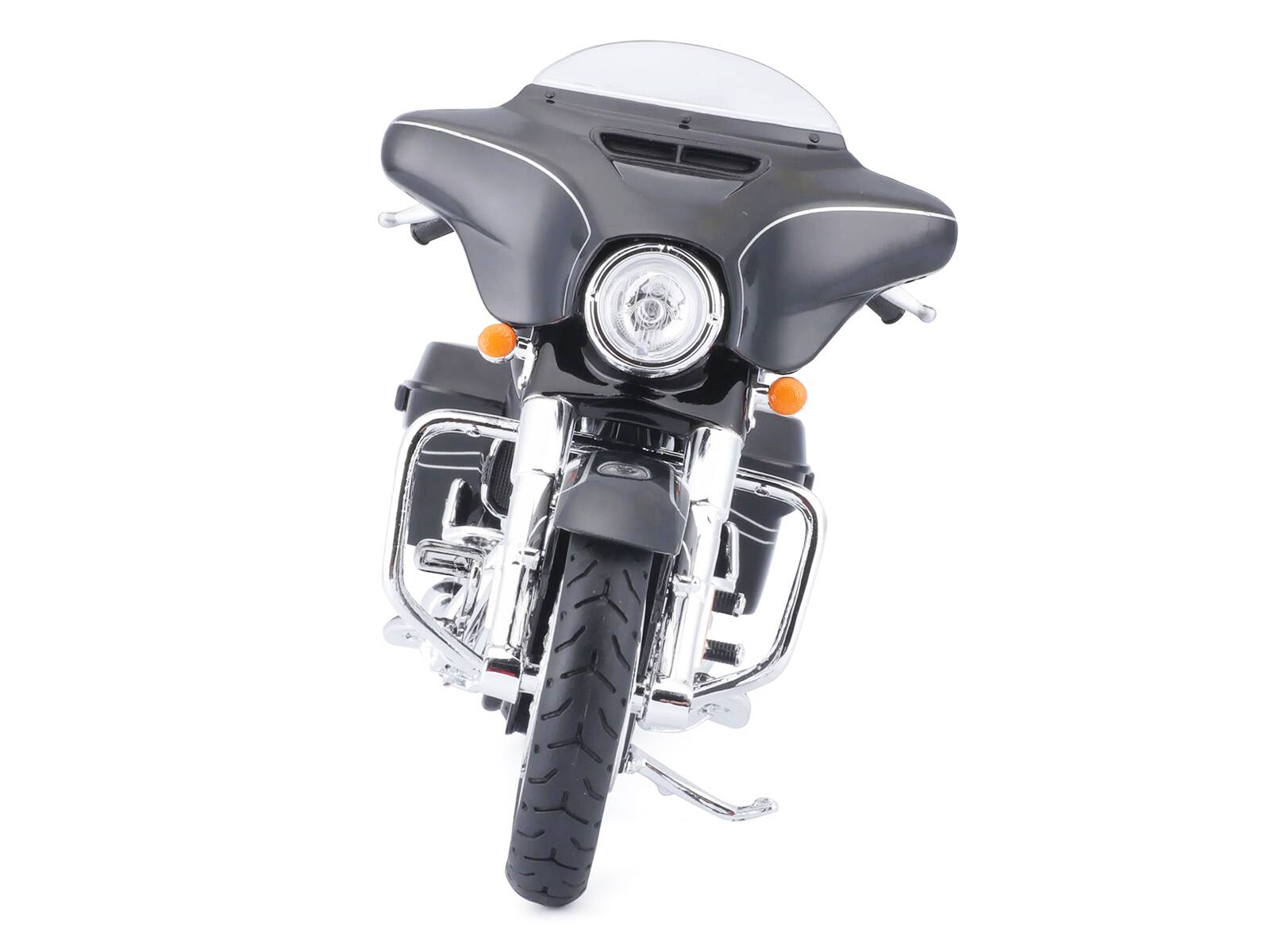 Angle. Maisto - 2015 Harley-Davidson Street Glide Special Black 1/12 Diecast Motorcycle Model by Maisto - Black.