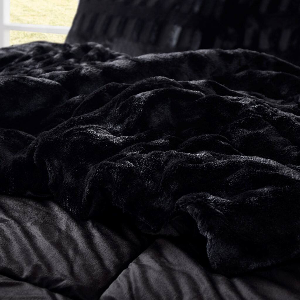 Alt View 2. Gracie Mills - Gracie Mills Garrett Back Print Long Fur to Solid Mink Comforter Set - Black.