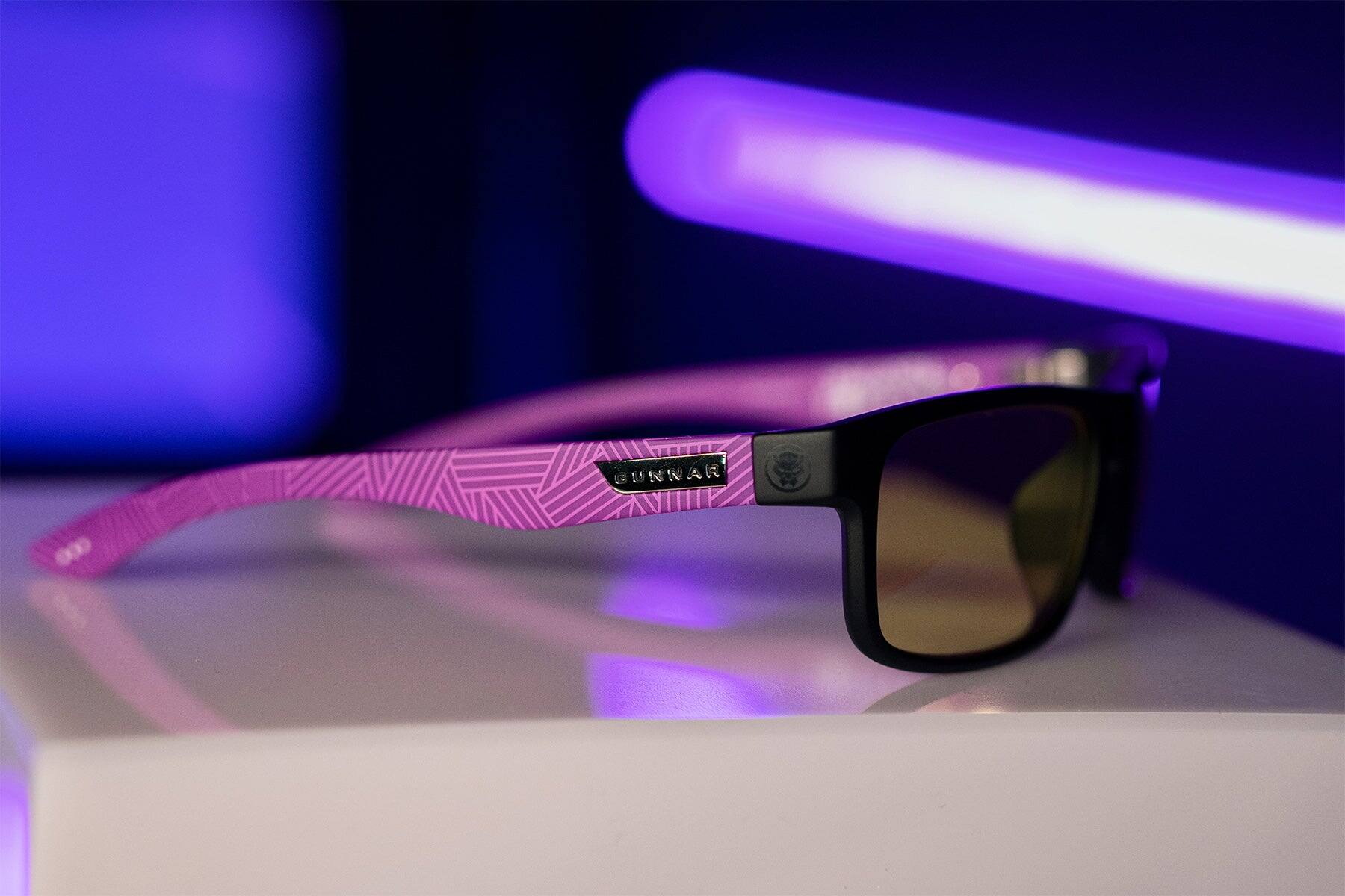 Alt View 6. GUNNAR - GUNNAR Gaming Glasses  - Marvel Enigma, Black Panther, Amber Lens - Blue Light Blocking, Relieve Dry Eye, Anti Glare - Black Panther.
