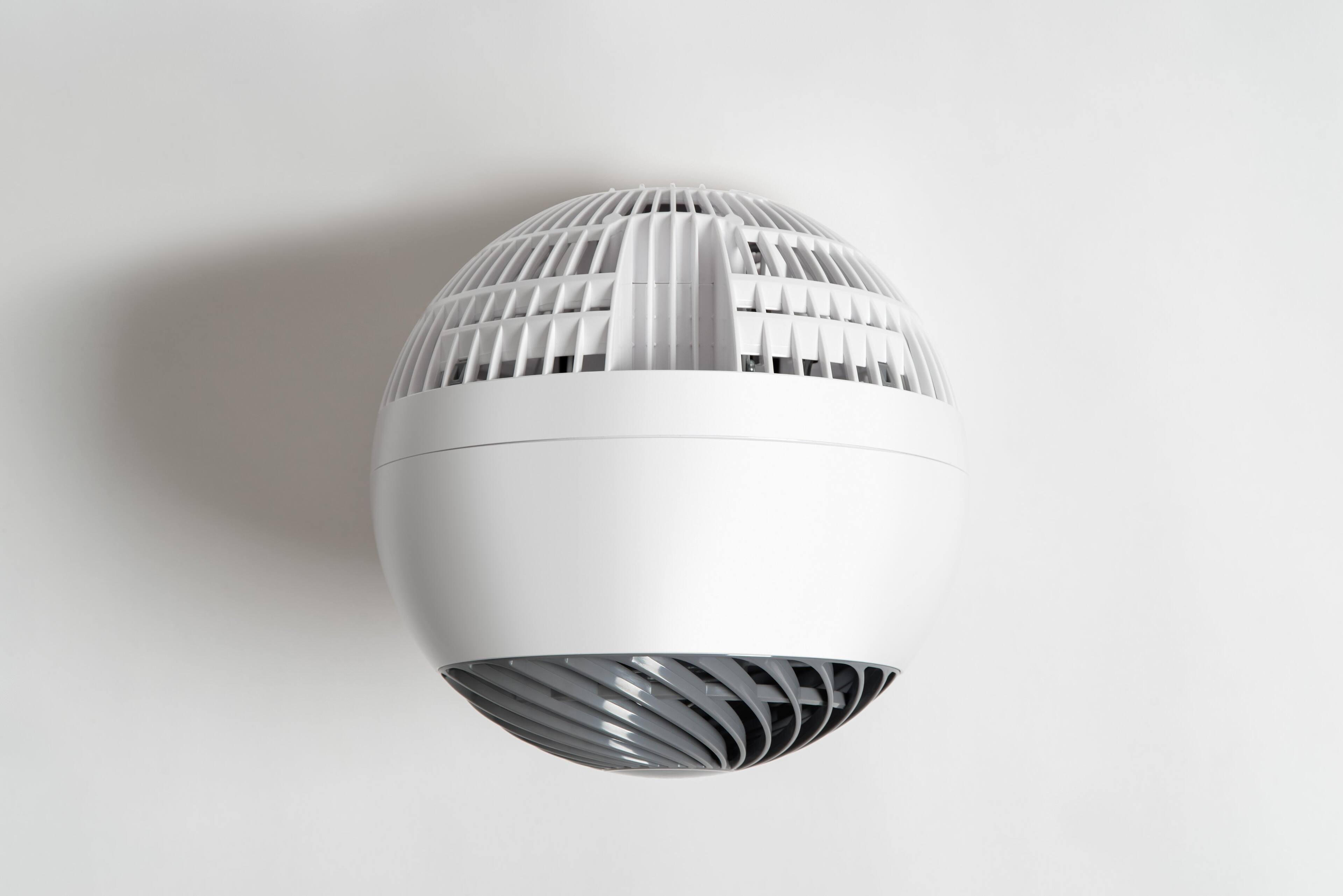 Back. WOOZOO - Compact Globe Oscillating Fan w/ Remote - 5 Speed - White.