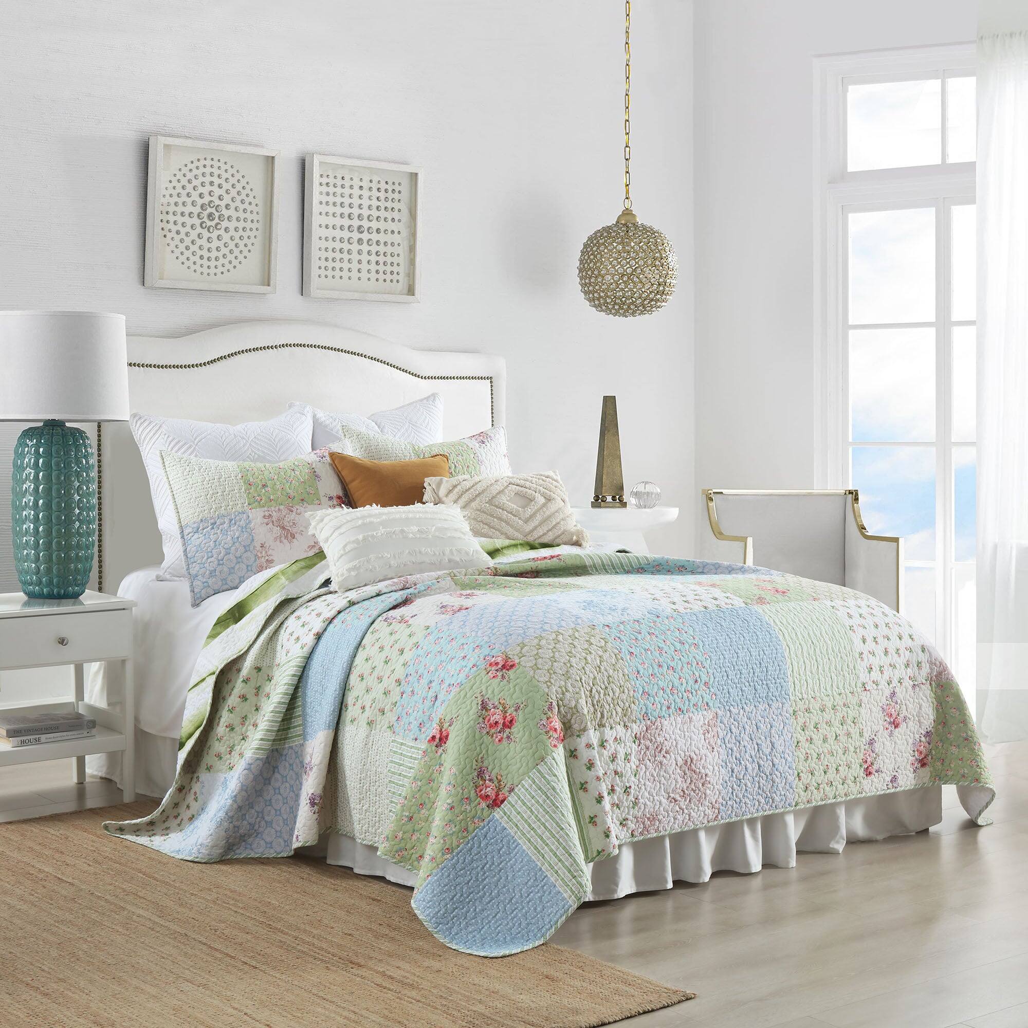 Angle. MarCielo - MarCielo 3-Piece Cottage Style Patchwork Quilt Bedspread Set with Floral Prints - Multiple colors.