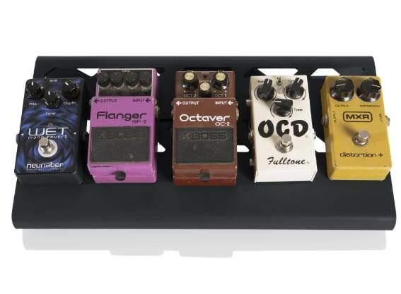 Gator - Small Aluminum Pedal Board with Carry Bag and Bottom Mounting Power Supply Bracket, Lightweight with No Slip Rubber Feet