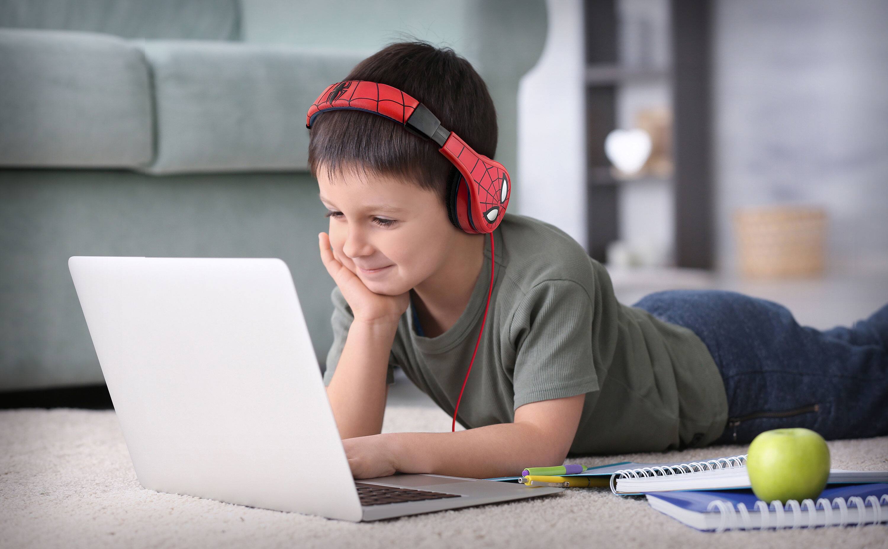 Left. eKids - eKids Spiderman Wired Headphones for Kids, Children’s Headphones for School, Home, or Travel - Red.