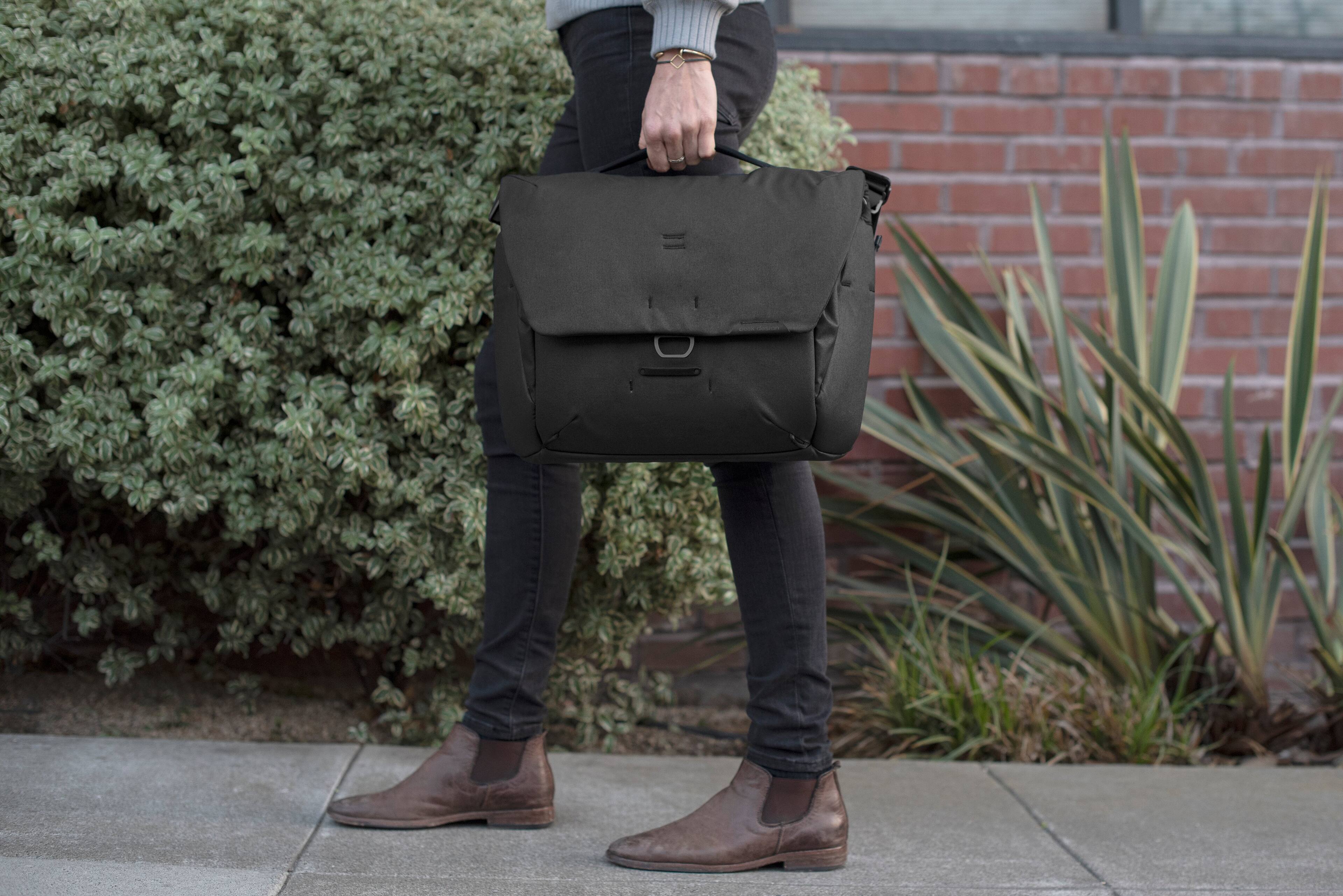 Alt View 17. Peak Design - Everyday Messenger 13L v2 - Black.