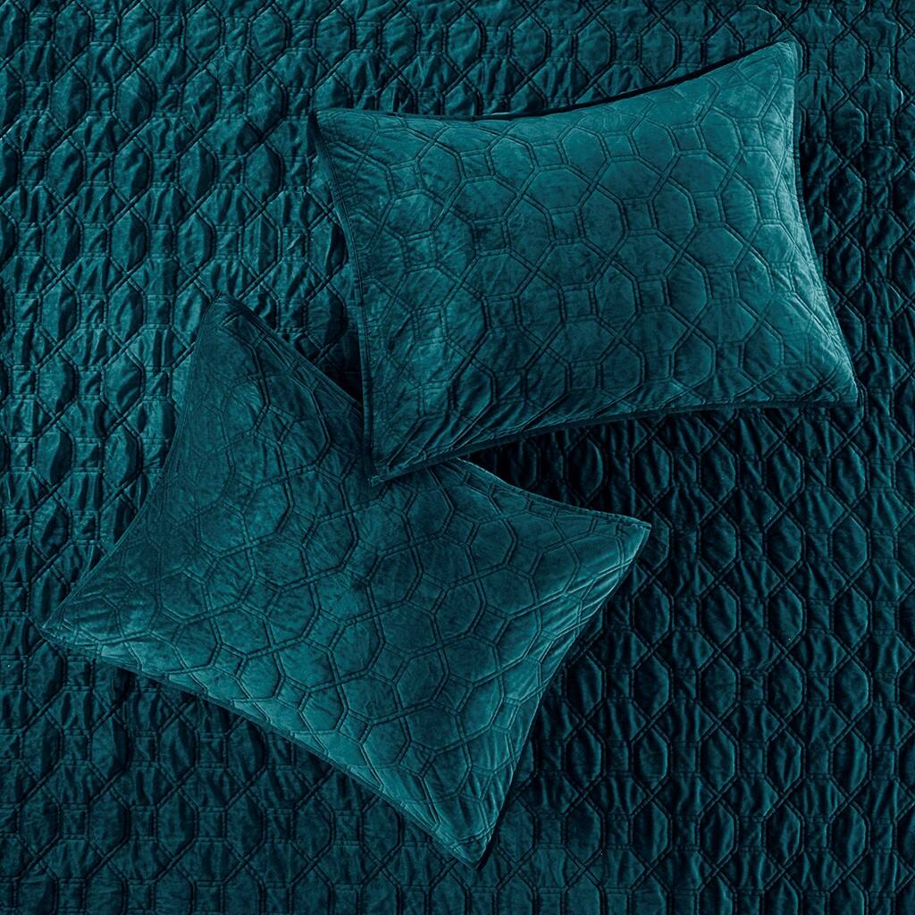 Alt View 2. Gracie Mills - Gracie Mills Gayle 3-Piece Casual Geometric Velvet Quilt Set - Teal.