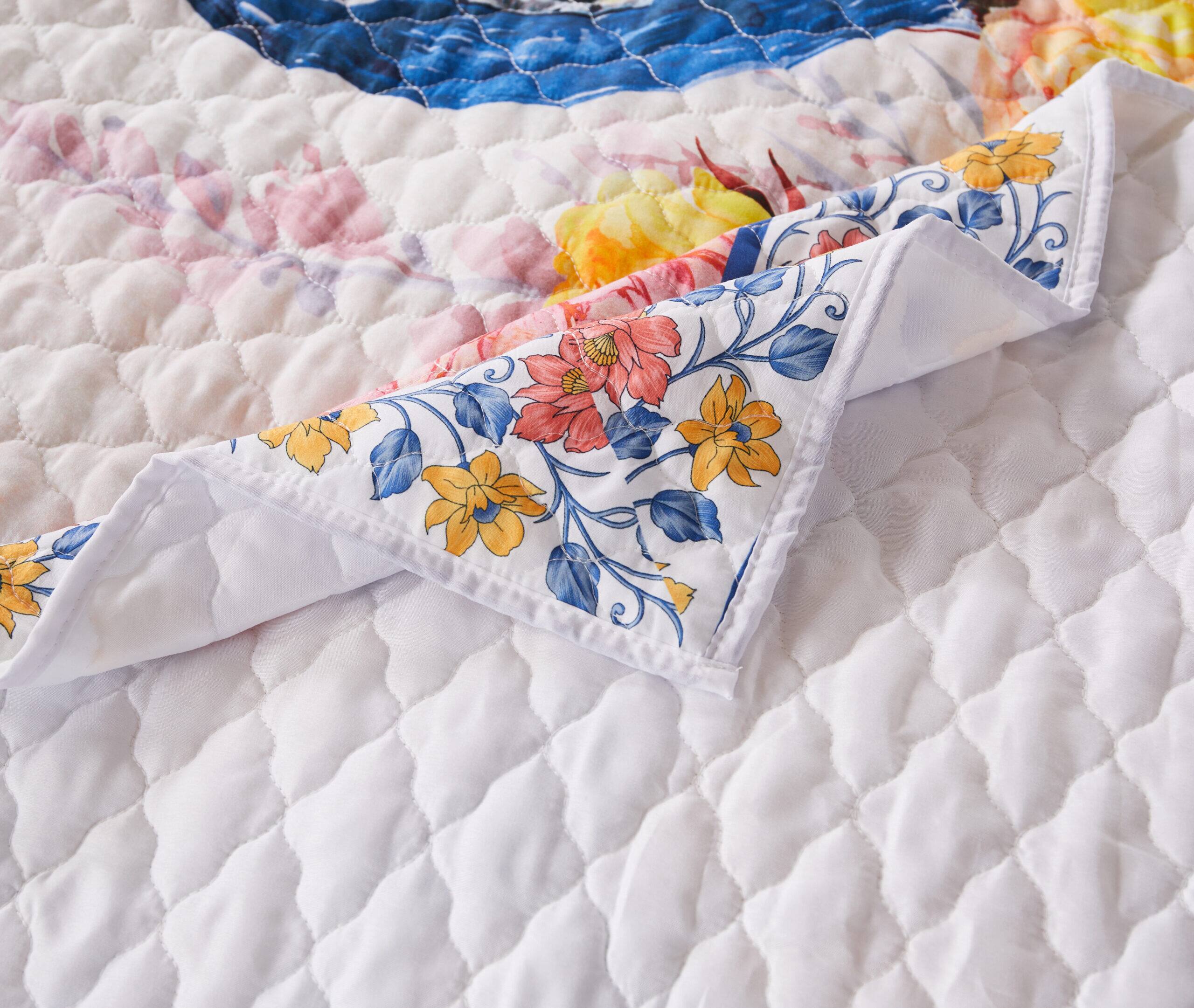 Angle. BreeBe - Huntington Sham King - Gold.