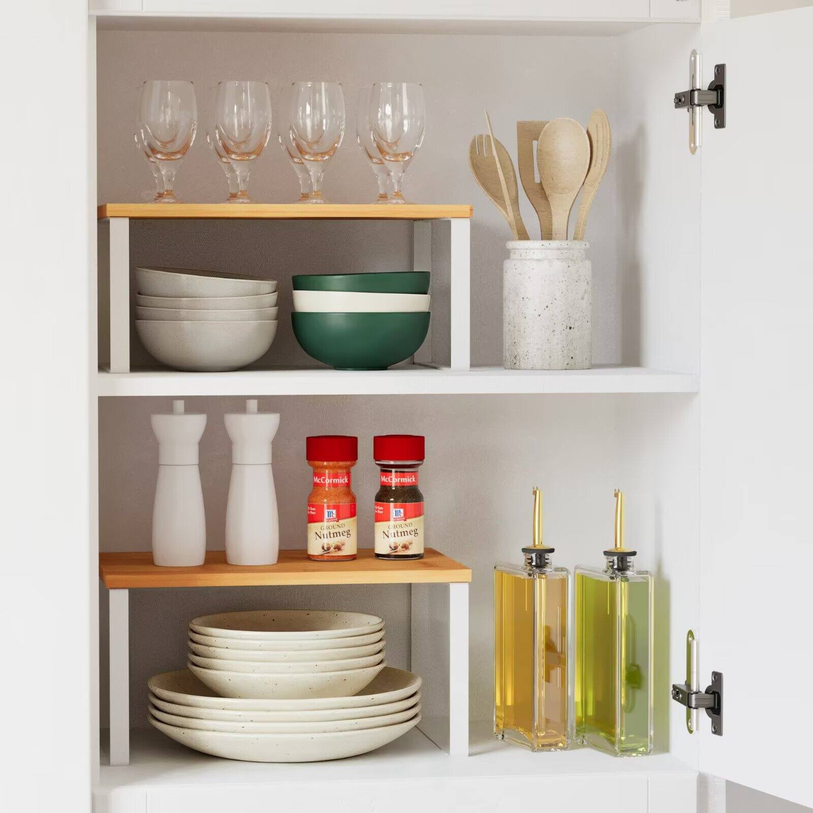 McCormick C Acornick P LEEN e Nutmeg 2 an OUN Nutmeg