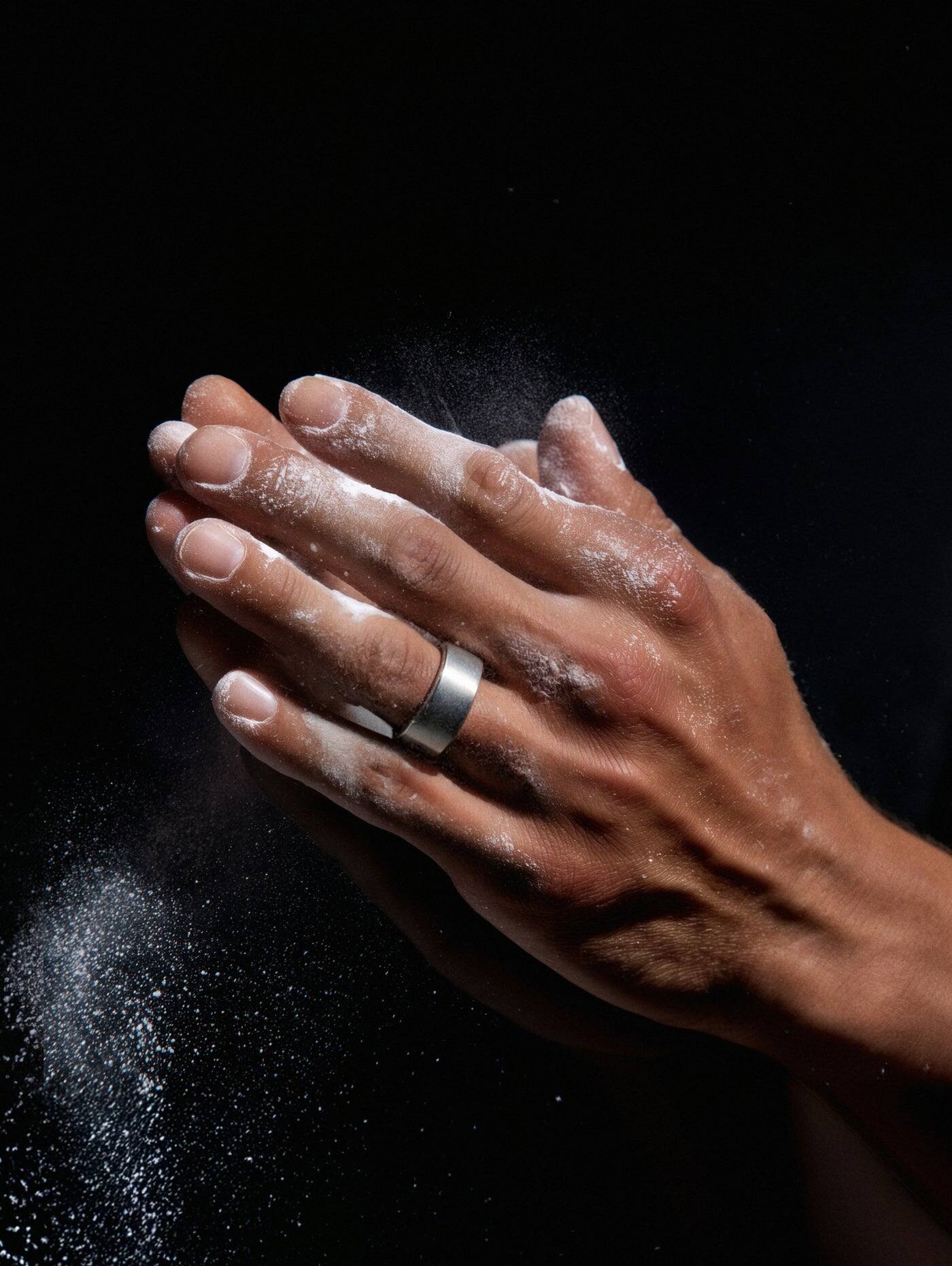 Alt View 2. QALO - QRNT Slim Smart Ring Size 9 - Silver.