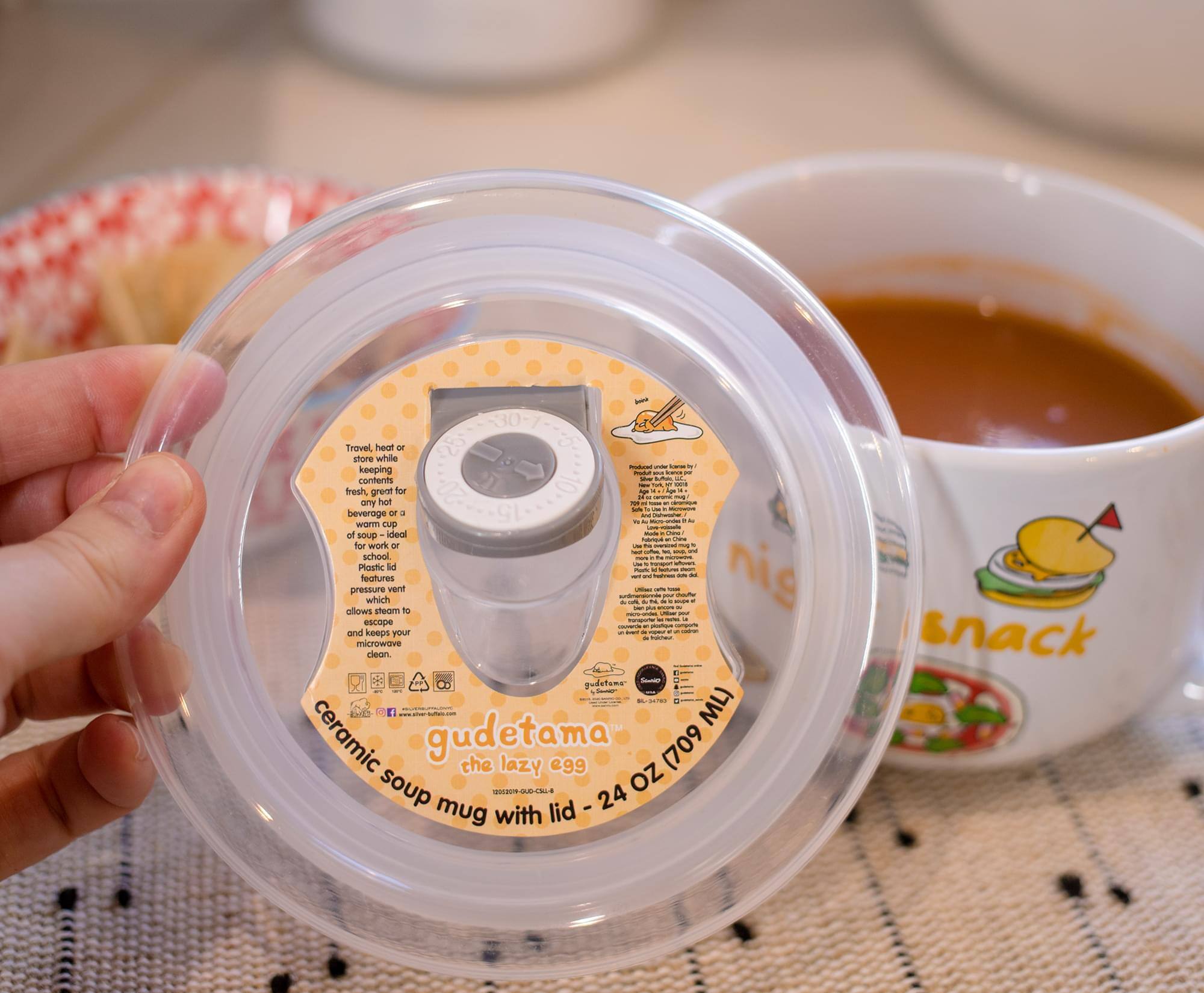 Ceramic Soup Mug with Lid - 24 OZ (709 ML)

gudetama the lazy egg

Travel, heat or store while keeping contents fresh, great for any hot beverage or a warm cup of soup - ideal for work or school

Plastic allows pressure to release steam vent to prevent explosion and keeps your microwave clean

24 OZ (709 ML)