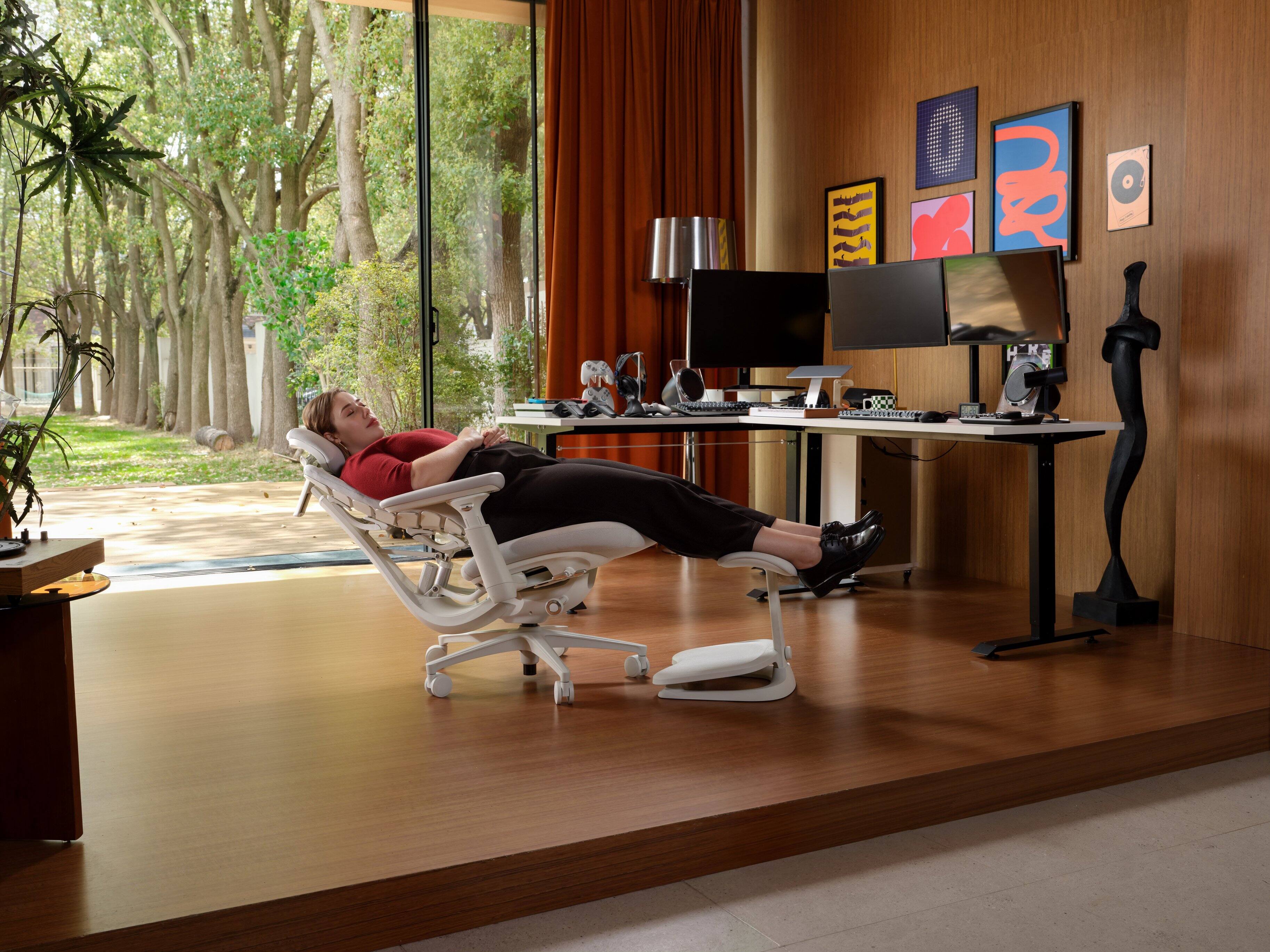 Alt View 1. LiberNovo - Maxis Airflow Dynamic Ergonomic Chair - 52cm - Glacier.