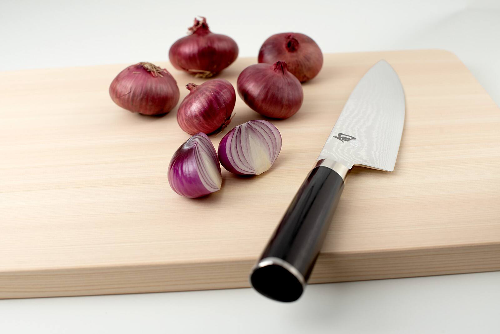 Alt View 3. Shun - Classic Chef's Knife, 8 Inch - Black.