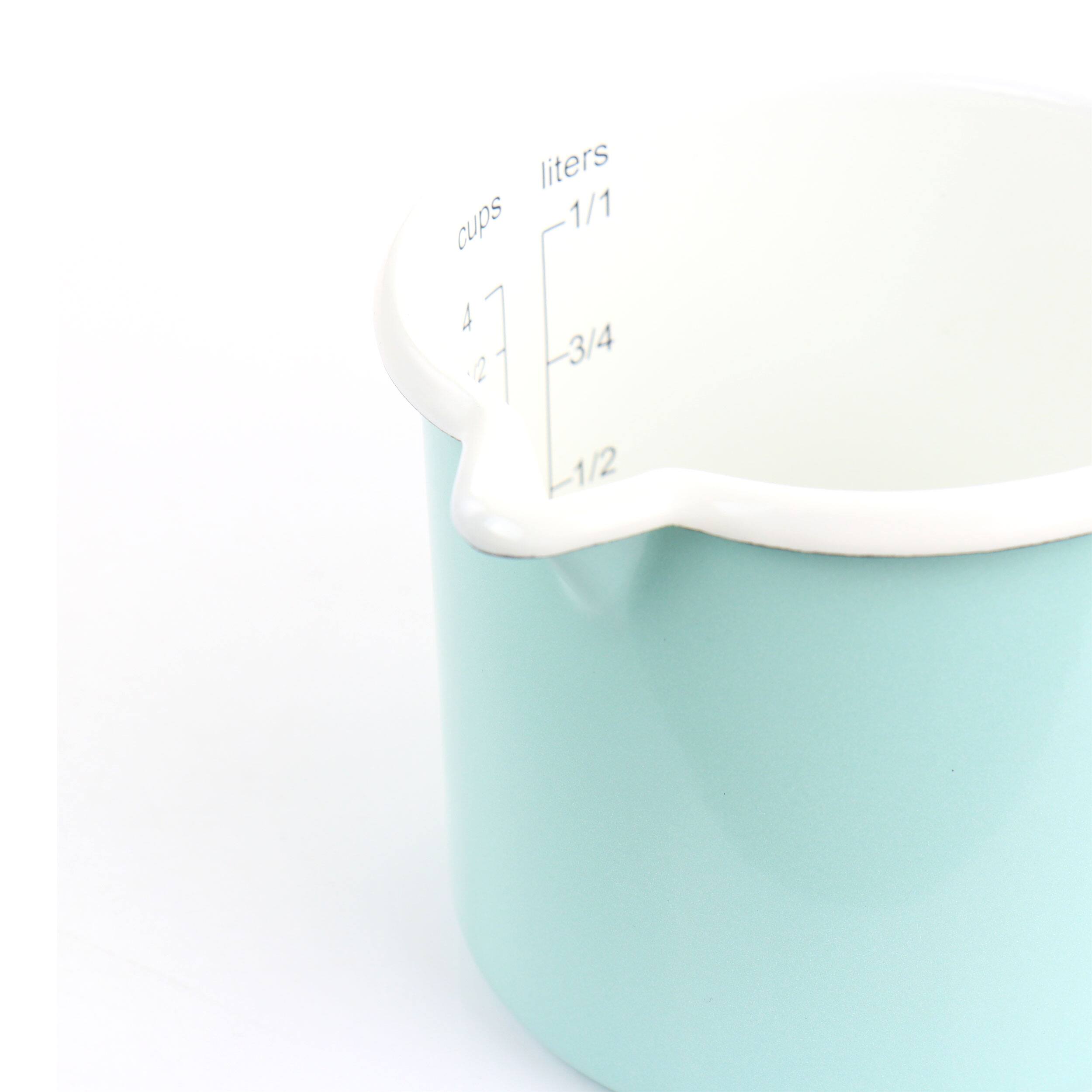 The text on the image reads "Liters cups 1/1 1 3/4 2 1/2." This indicates that the container is a measuring cup for liters and cups, with the following measurements: 1 liter, 1 3/4 cups, 2 1/2 cups.