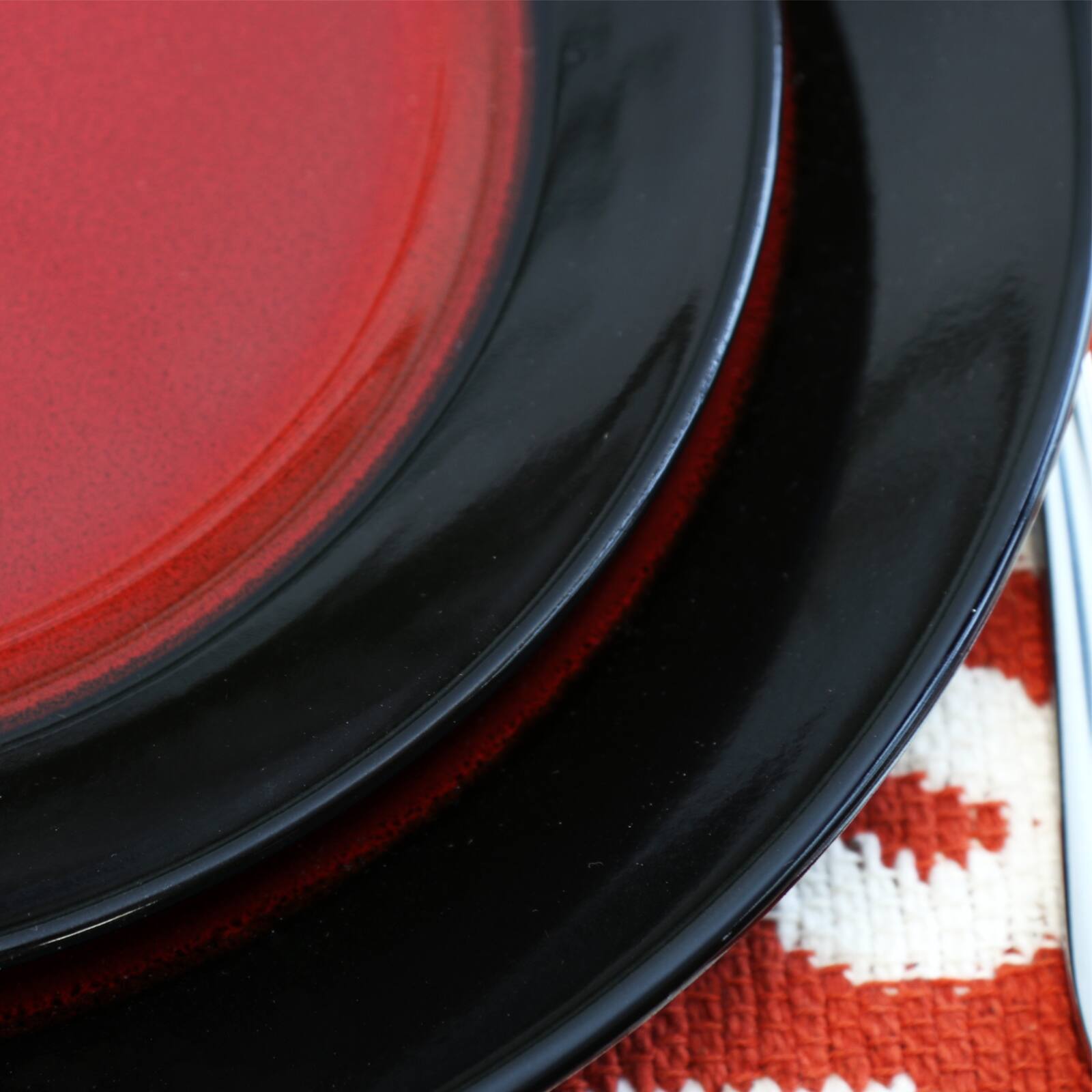 Alt View 2. Elama - Elama's Tanizia 16 Piece High Gloss Dinnerware Set - Red and Black.