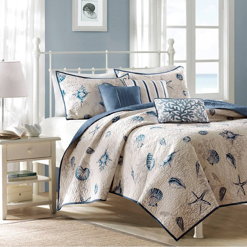 Alt View 1. Gracie Mills - Gracie Mills Villanueva Coastal Escape Reversible Quilt Set with Charming Throw Pillows - Blue.