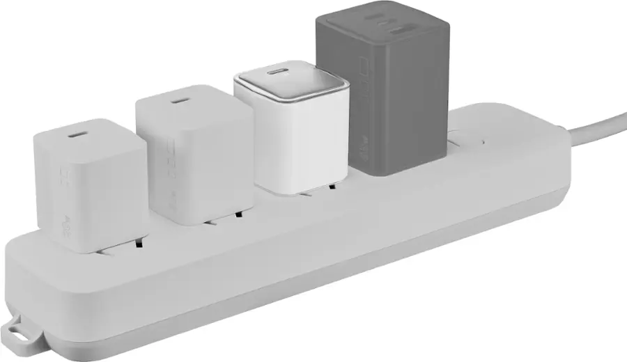 The text on the image reads "5 20w 30w." This suggests that there are five devices plugged into the power strip, and each device has a different wattage. The wattage of the devices is 20 watts and 30 watts, respectively.