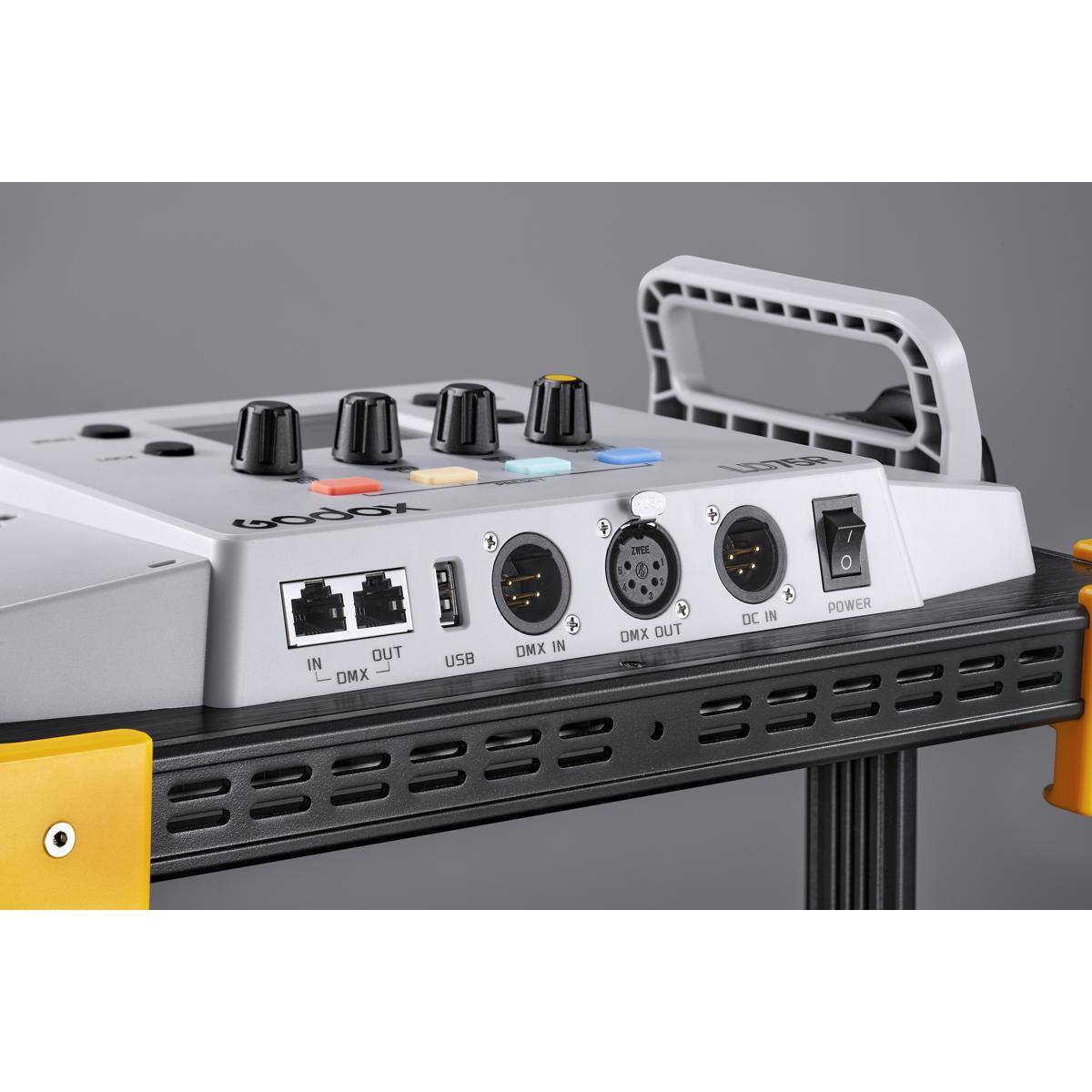 GODOX

DMX IN
DMX OUT
USB
DC IN
POWER