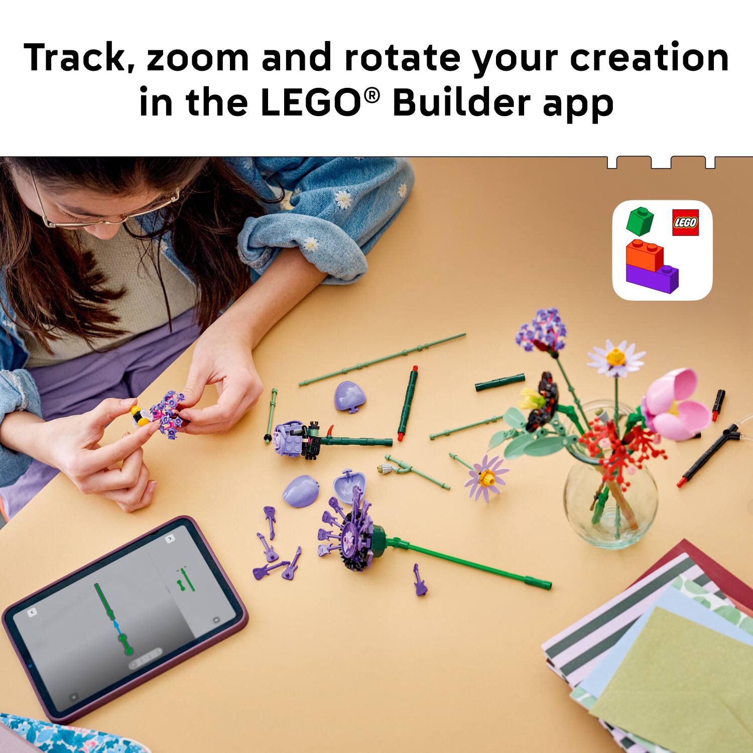 Track, zoom and rotate your creation in the LEGO® Builder app
