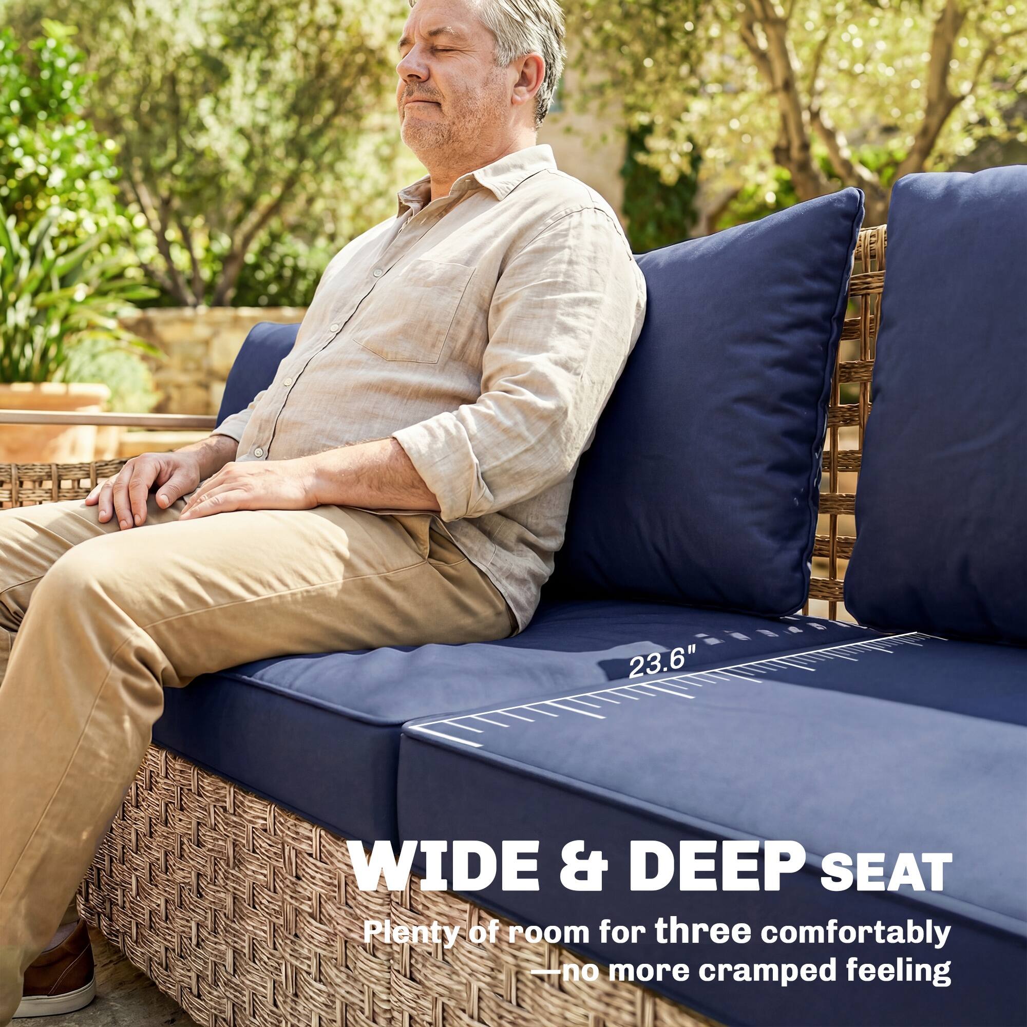 23.6" WIDE & DEEP SEAT  
Plenty of room for three comfortably  
— no more cramped feeling