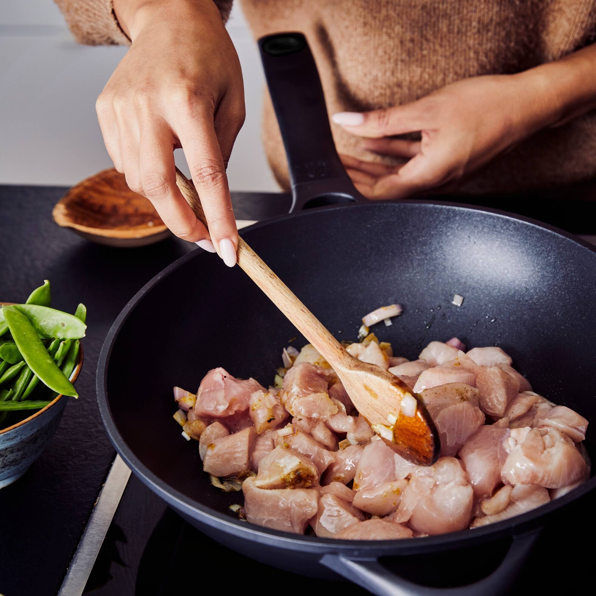 Left. Alva - Alva Energy Nonstick Ceramic Fish Pan 13.7" - Lightweight, Easy to Clean and Toxin-Free Cookware - Black.
