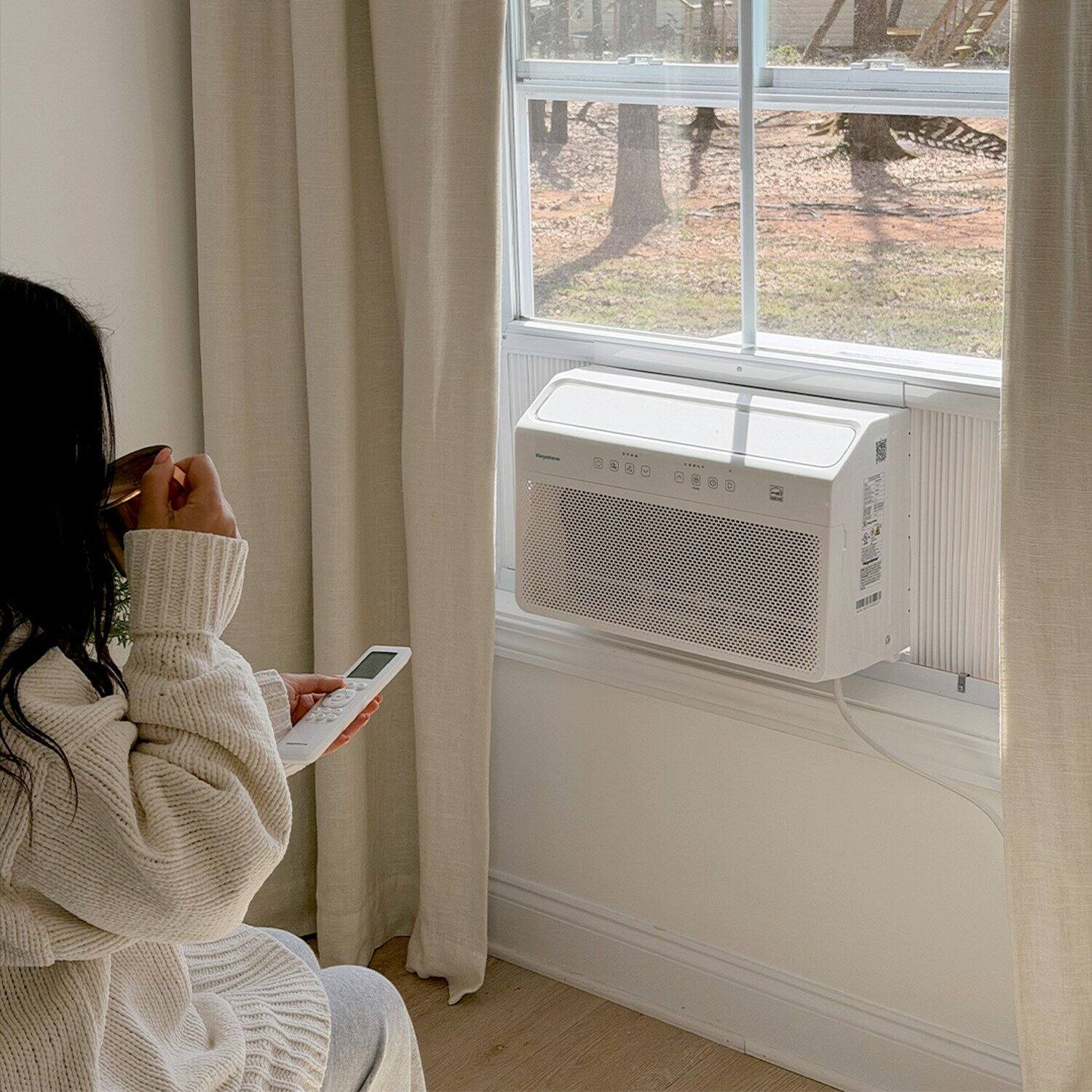 Alt View 17. Keystone - 550 Sq. Ft 12,000 BTU Window Mounted Inverter Air Conditioner with 10,000 BTU  Supplemental Heat Function - White.