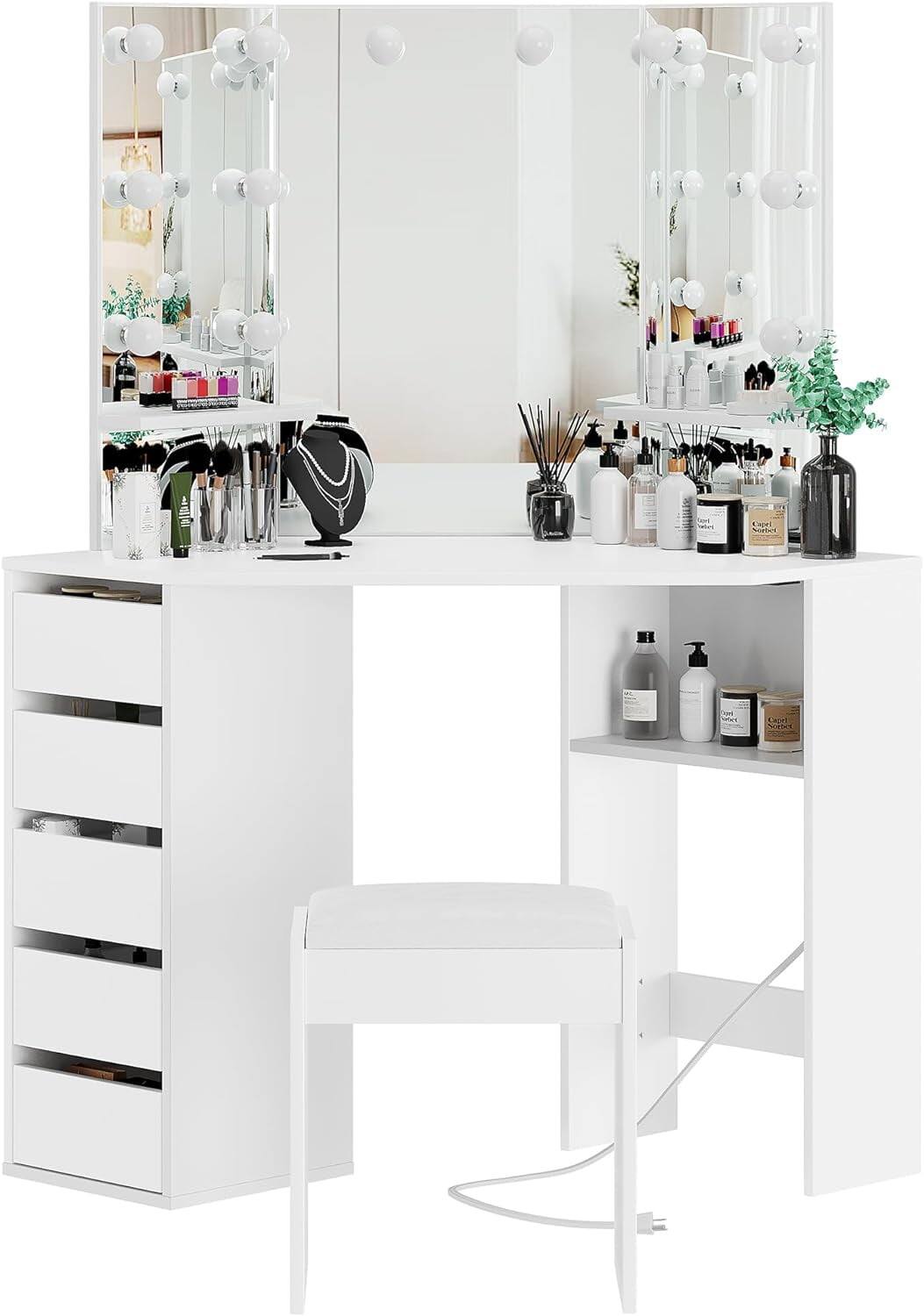 The text on the image is:

"CT S"