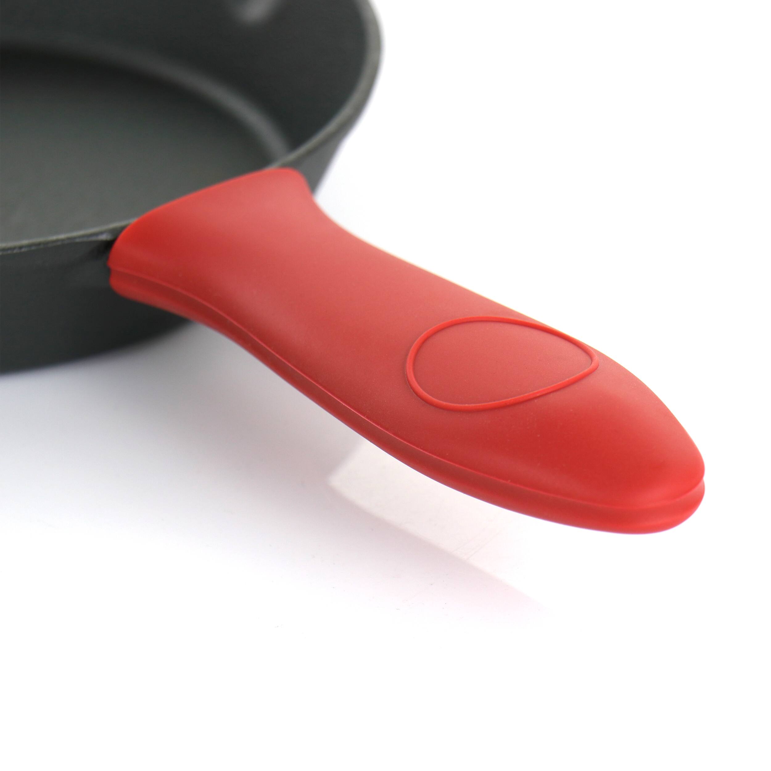 Alt View 3. MegaChef - MegaChef Pre-Seasoned 6 Piece Cast Iron Skillet Set with Lids and Red Silicone Holders - Black and Red.