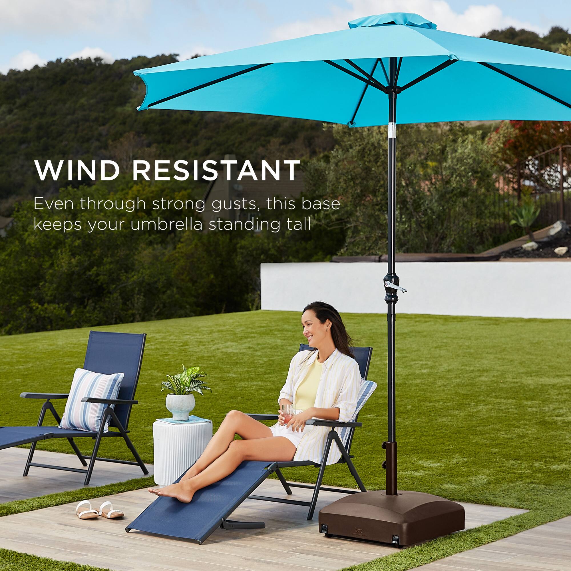 WIND RESISTANT  
Even through strong gusts, this base keeps your umbrella standing tall