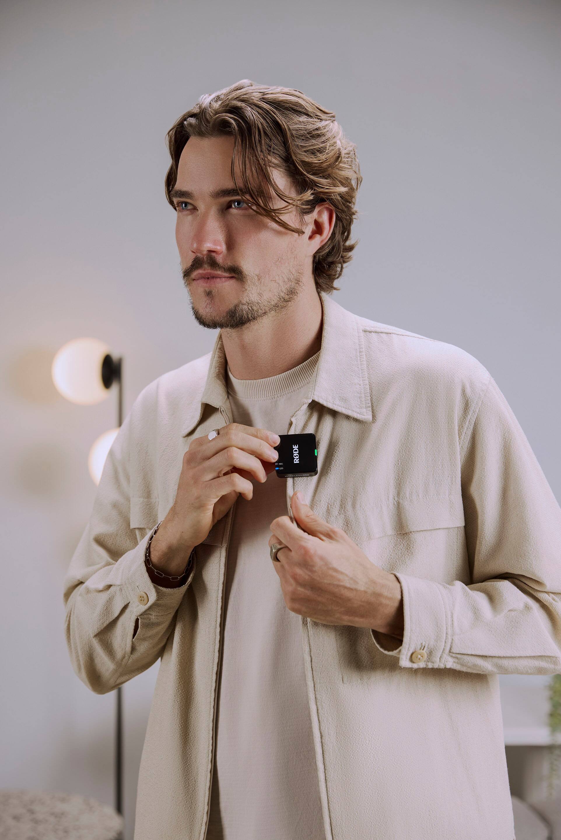 Alt View 17. RØDE - WIRELESS GO (GEN 3) Compact Wireless Microphone System - Black.