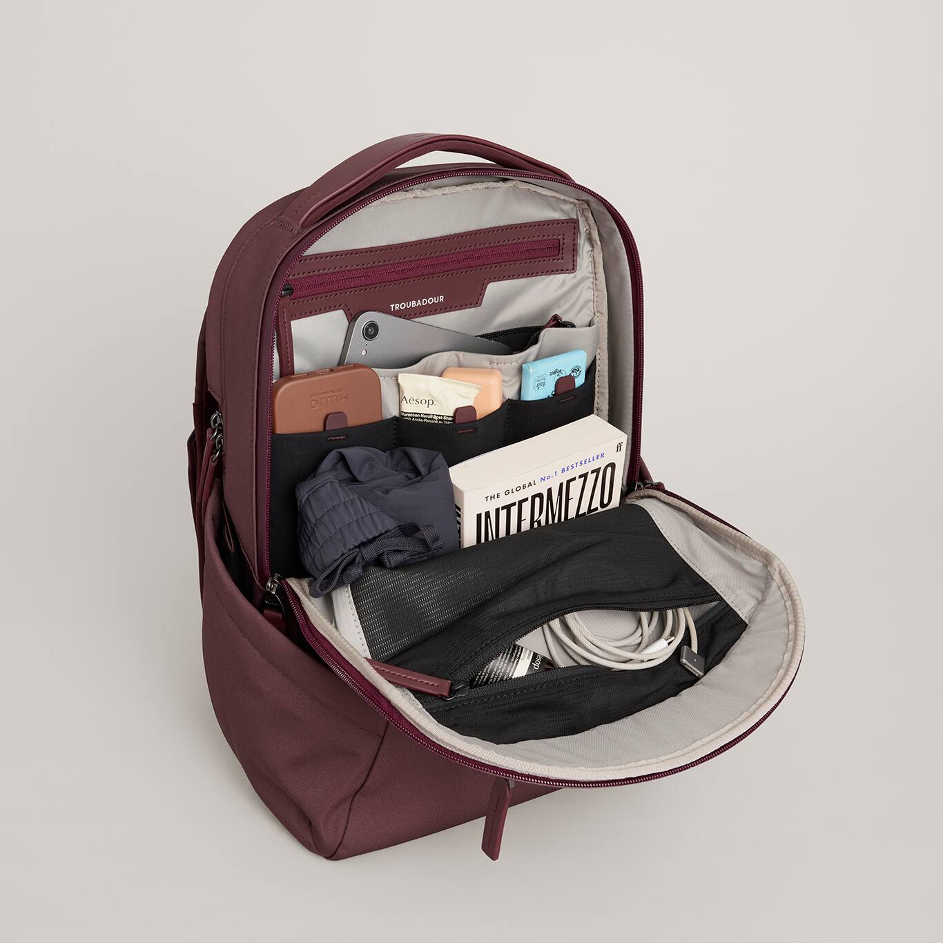 TROUBADOUR  
Aesop  
THE GLOBAL No.1 INTERMEZZO  
RESSEILLE