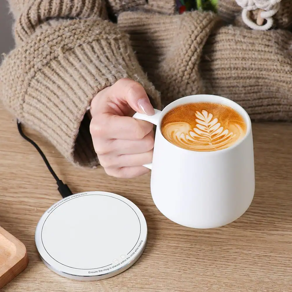 Sure, here is the corrected and grouped text:

---

Ensure the mug is placed within the charging phone.

---

This text is likely part of instructions for using a wireless charging pad.