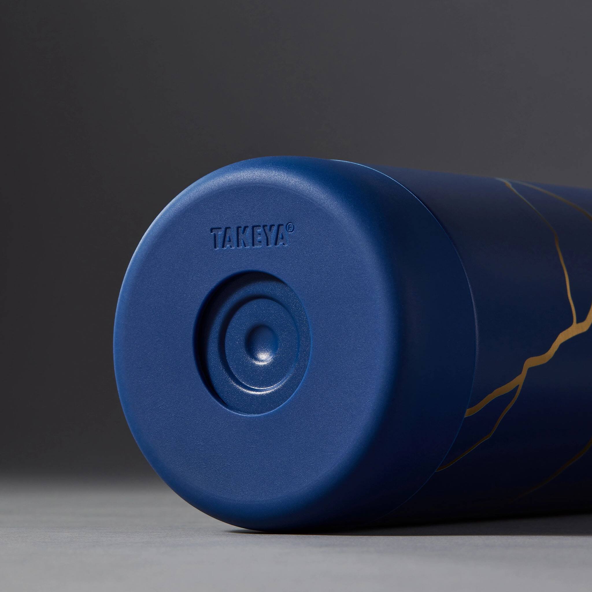 Alt View 2. Takeya - Kintsugi 32-oz. Leakproof Water Bottle with Spout Lid - Bleu Marine.