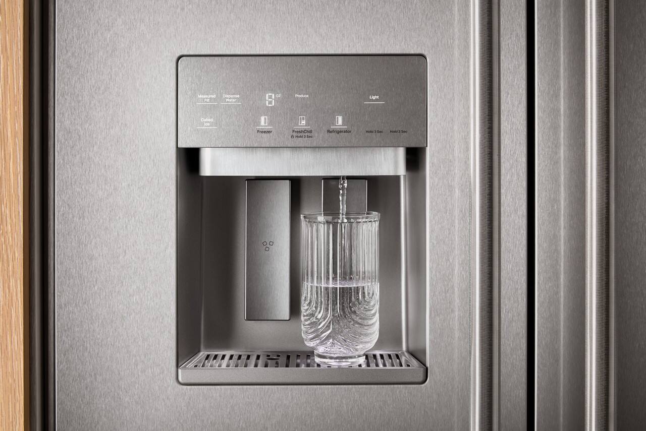 Measured Dispense  
Filtered Water  
Cubed Ice  
OZ  
Freezer  
FreshChill  
Refrigerator  
Hold 3 Sec  
Hold 3 Sec  
Light