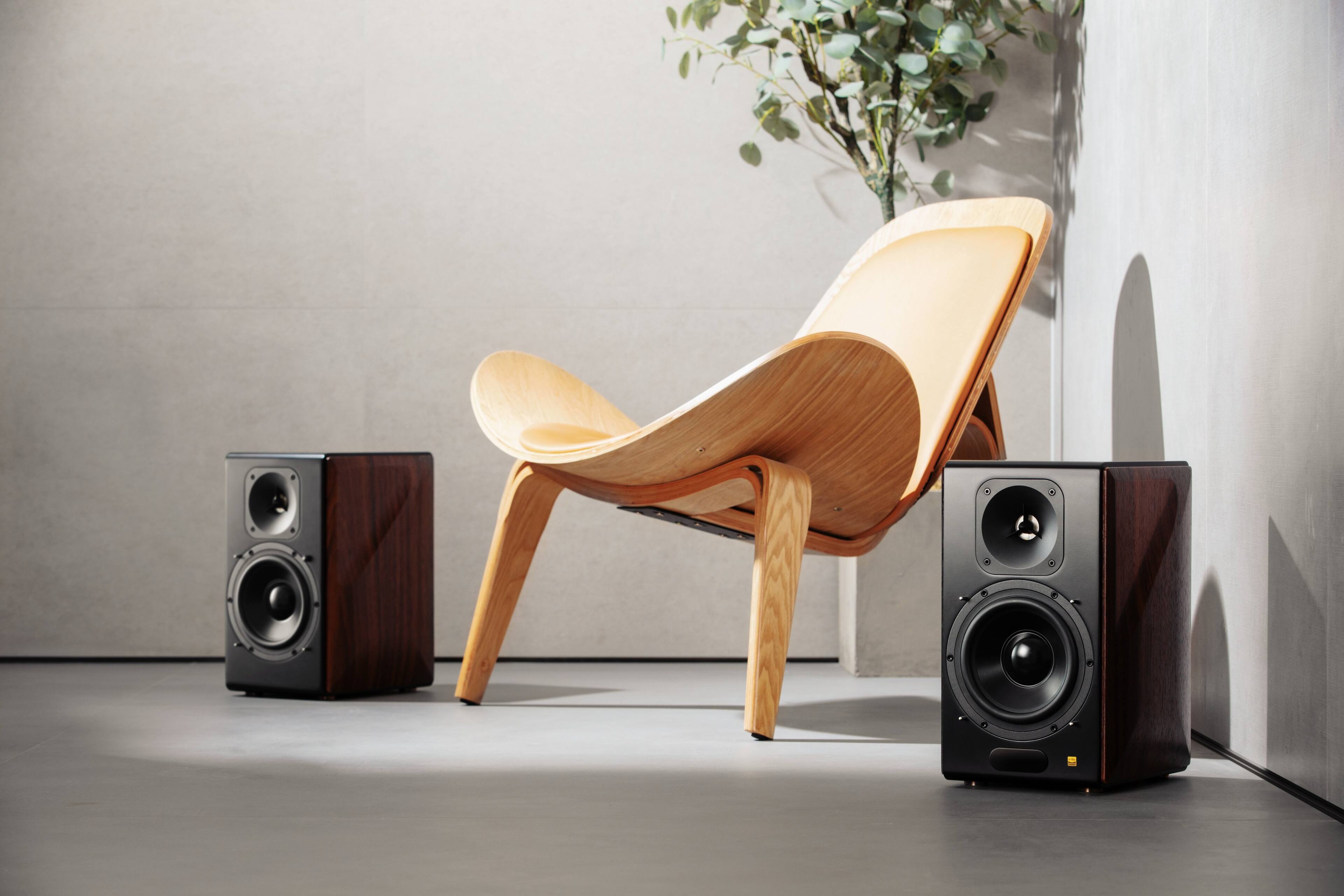 Left. Edifier - S3000MKII Audiophile Hi-Fi/Hi Res Active Bookshelf 2.0 Speakers, Computer Speakers - 256W - Bluetooth 5.0 HD - Brown.