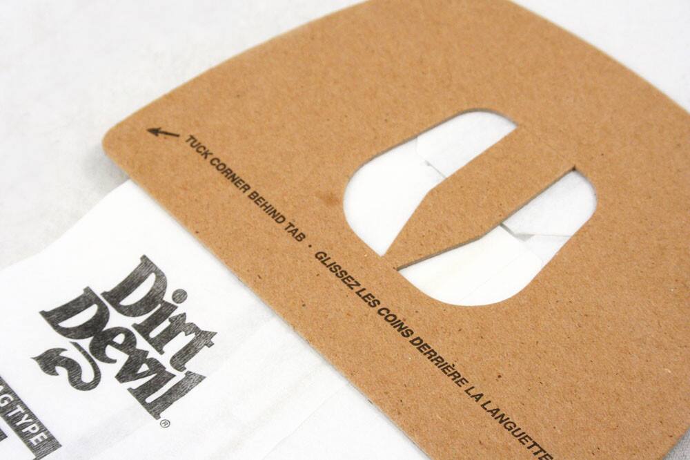 TUCK CORNER BEHIND TAB  
GLISSEZ LES COINS DERRIÈRE LA LANGUETTE