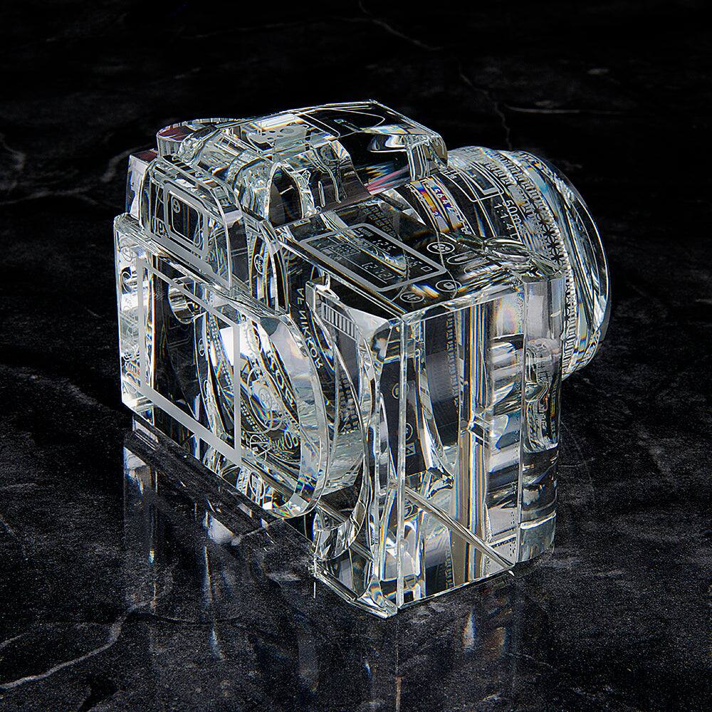 Left. Fotodiox - Crystal Camera - 2/3 Sized Replica of Nikon D90 Camera w/ Nikkor 18-105mm ED VR Lens; Paperweight, Bookends, Display.