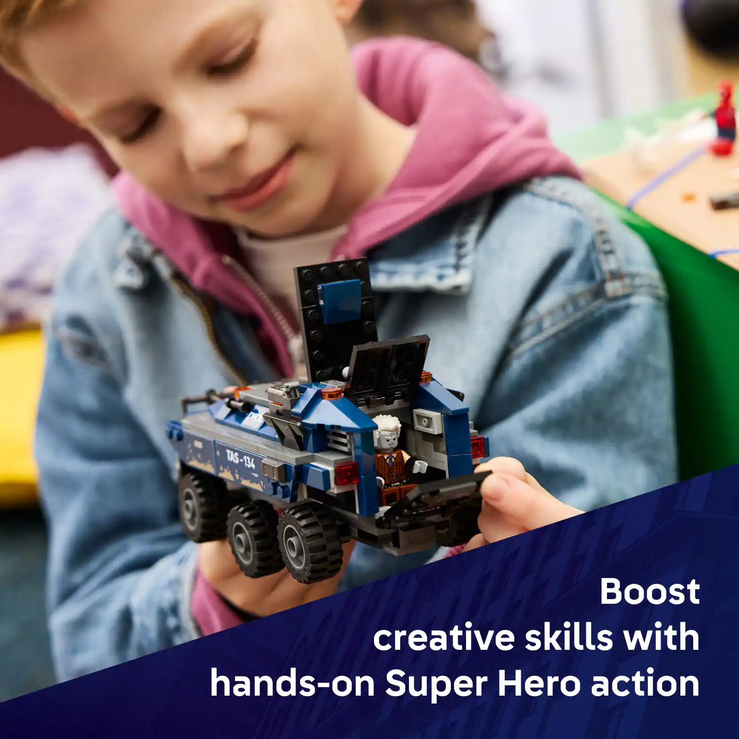 D TAS-134  
Boost creative skills with hands-on Super Hero action